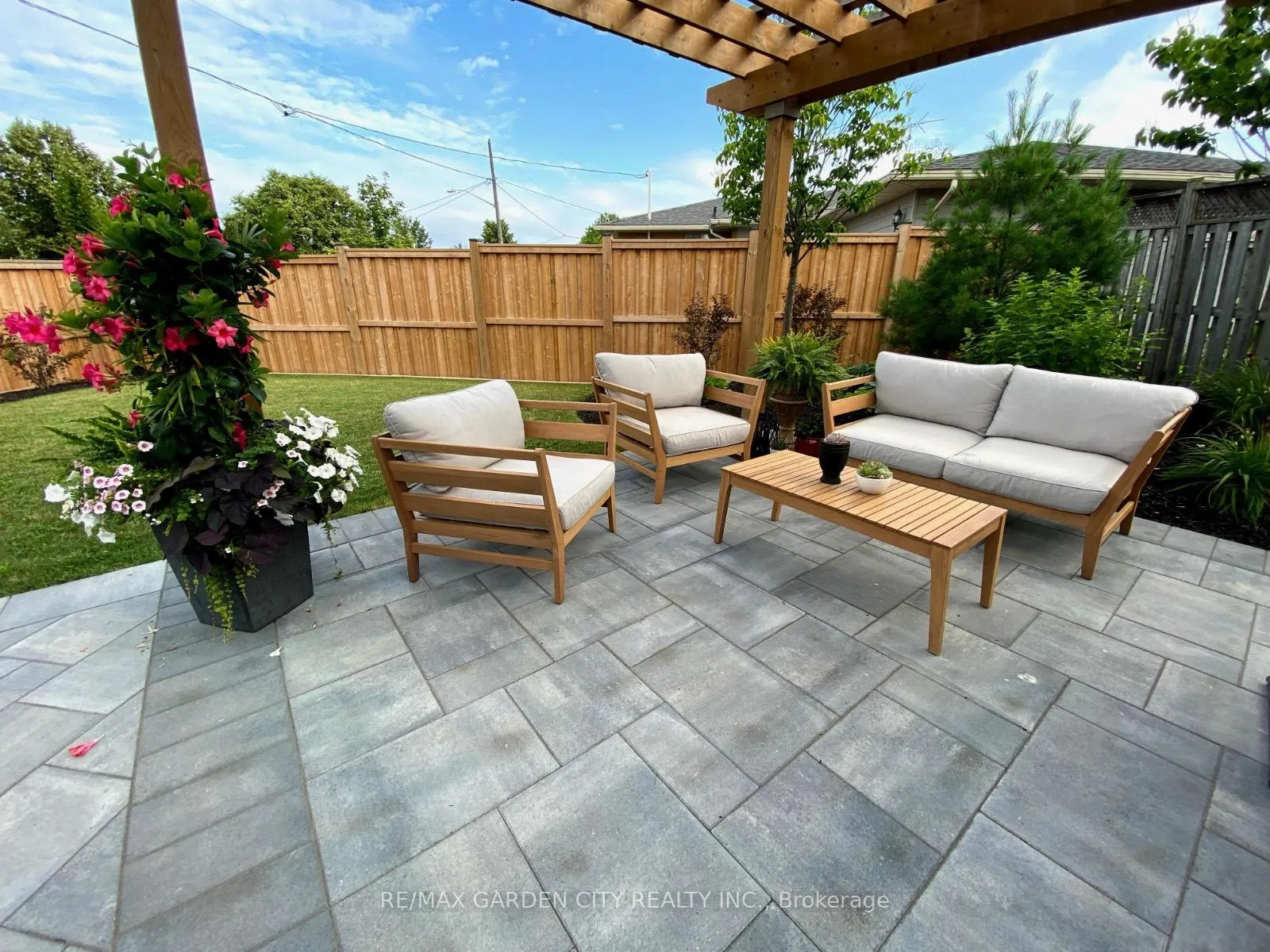 Photo 6 of 60 Brunswick Street, St. Catharines, Western Hill — HOMEH