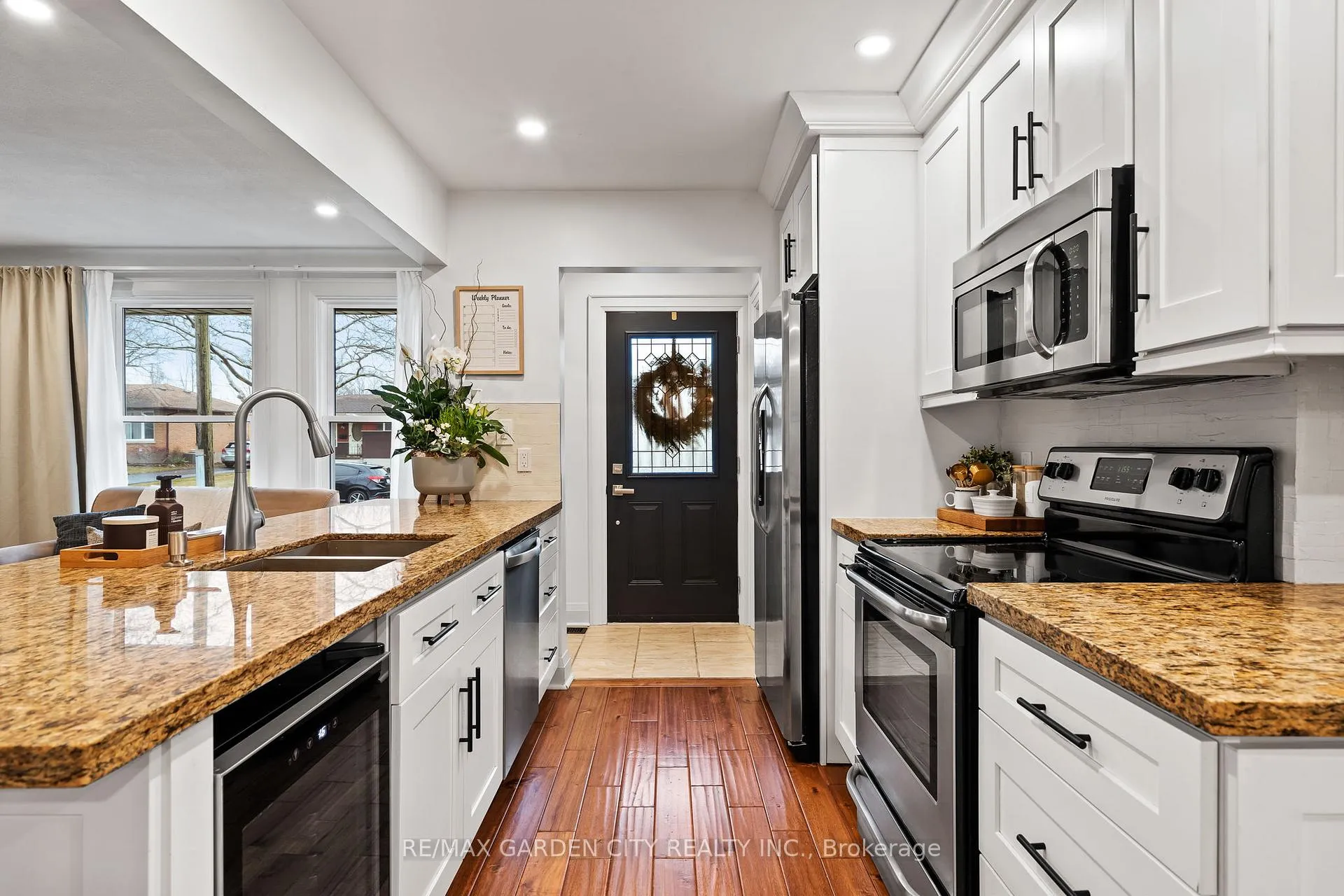 Photo 10 of 60 Brunswick Street, St. Catharines, Western Hill — HOMEH