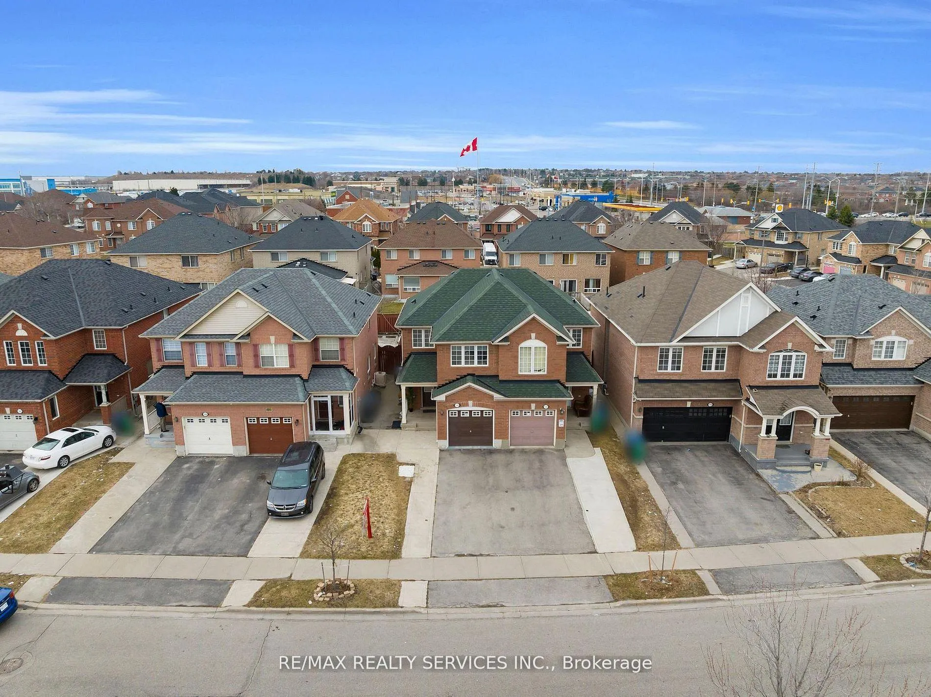 Photo 4 of 110 Dwyer Drive, Brampton, Gore Industrial North — HOMEH
