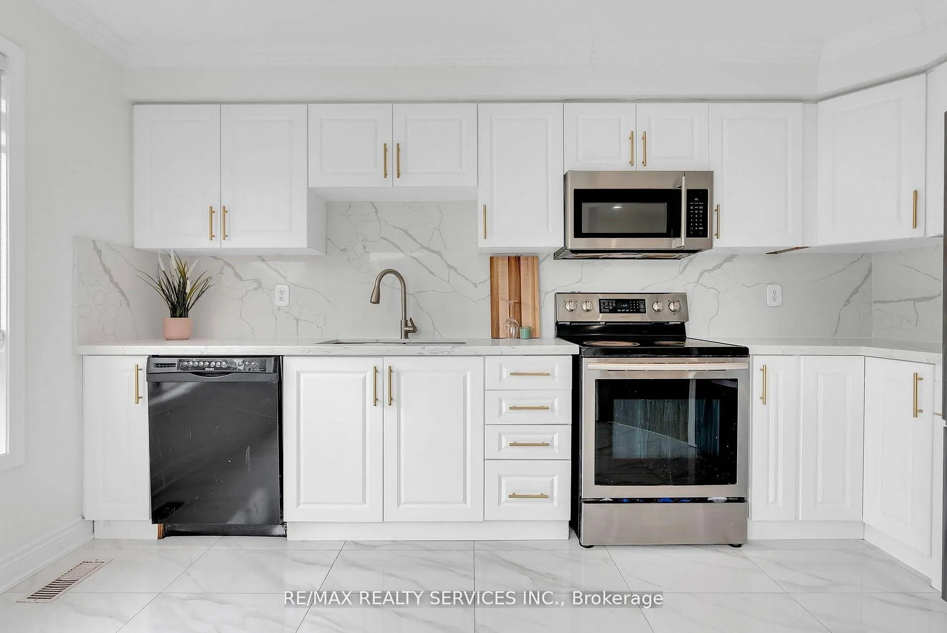 Photo 18 of 110 Dwyer Drive, Brampton, Gore Industrial North — HOMEH