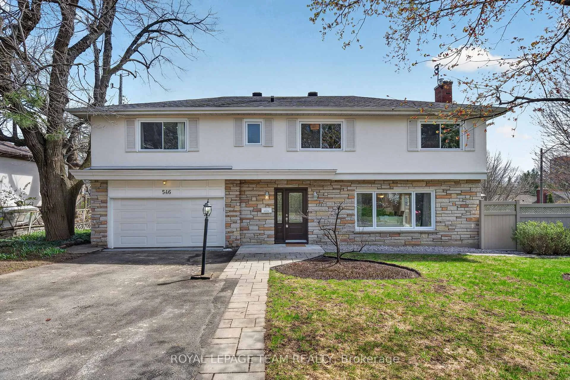 Front of 546 Dovercourt Avenue