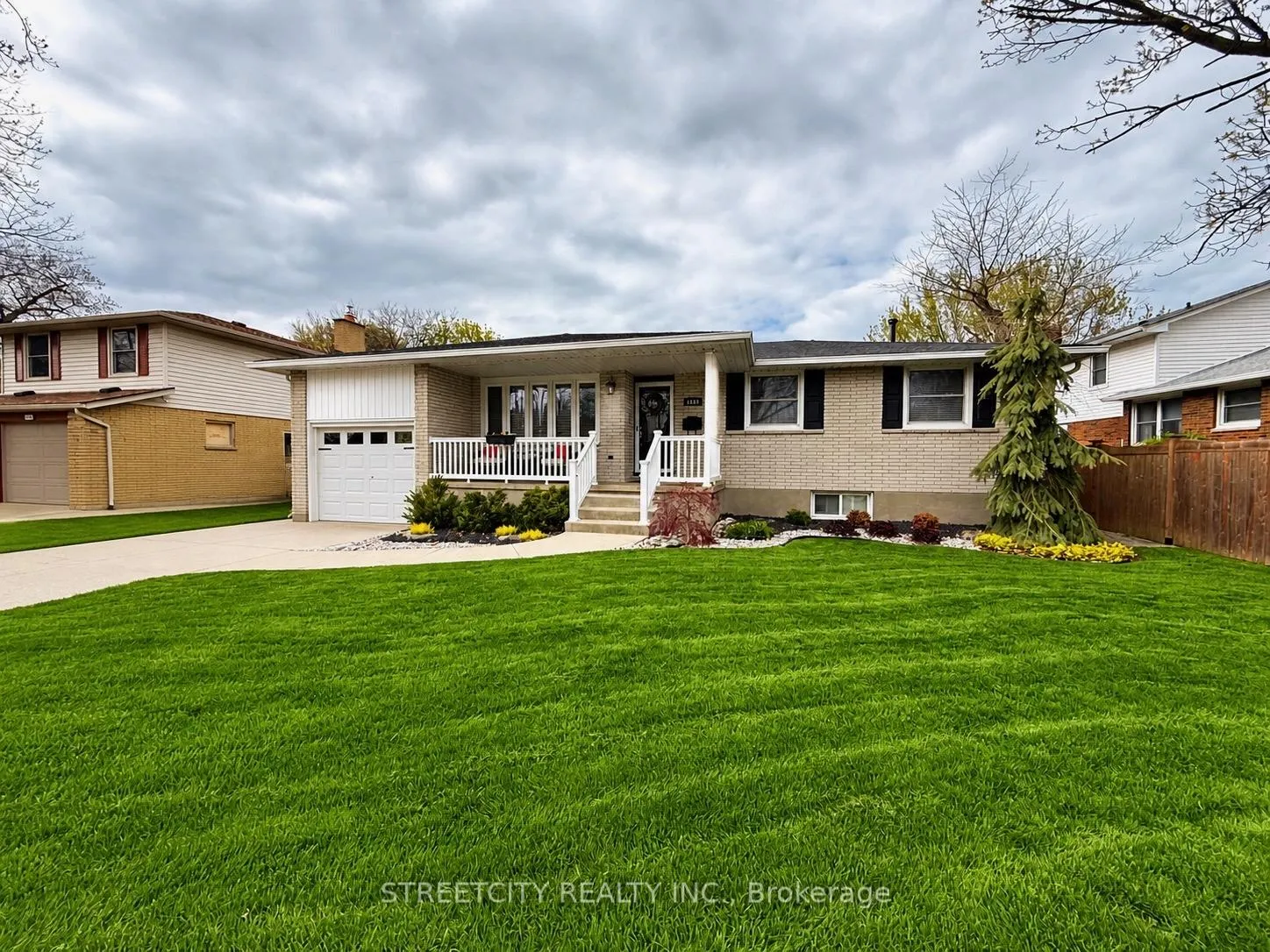 Photo 1 of 1044 Cathcart Boulevard, Sarnia — HOMEH