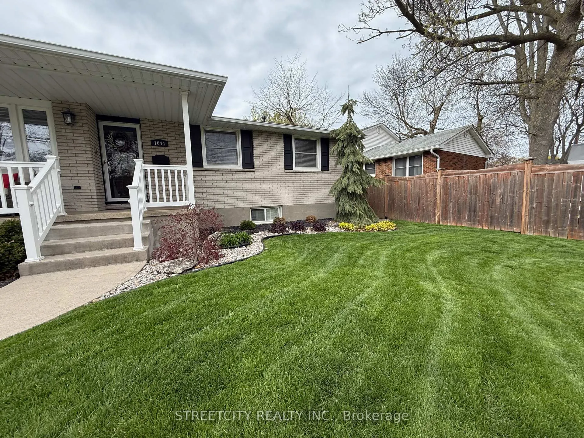 Photo 2 of 1044 Cathcart Boulevard, Sarnia — HOMEH