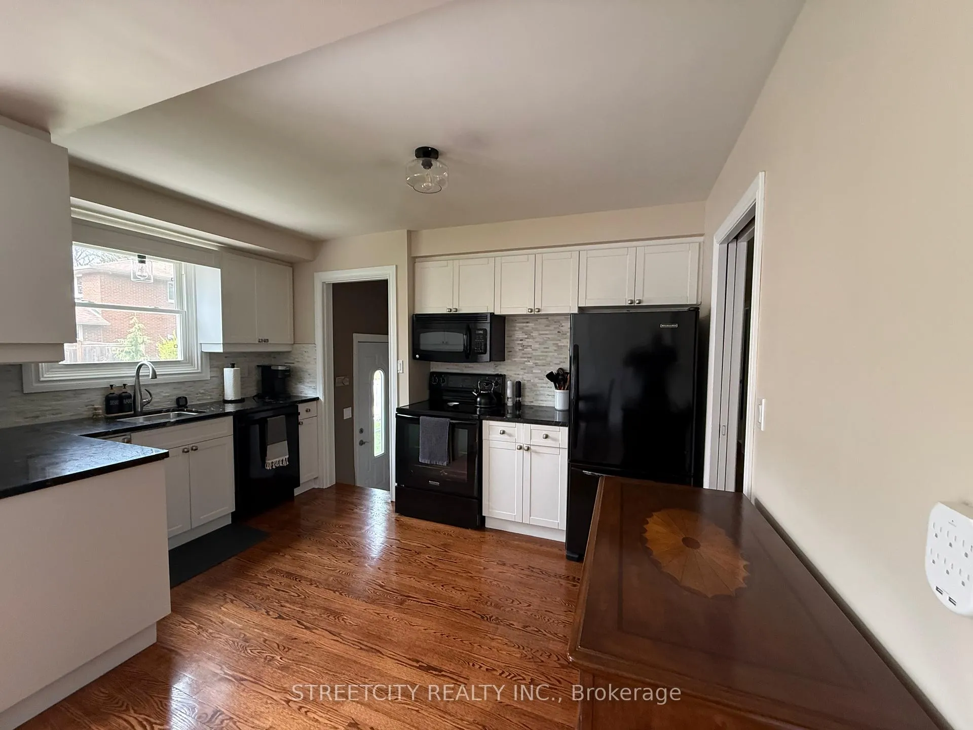 Photo 5 of 1044 Cathcart Boulevard, Sarnia — HOMEH