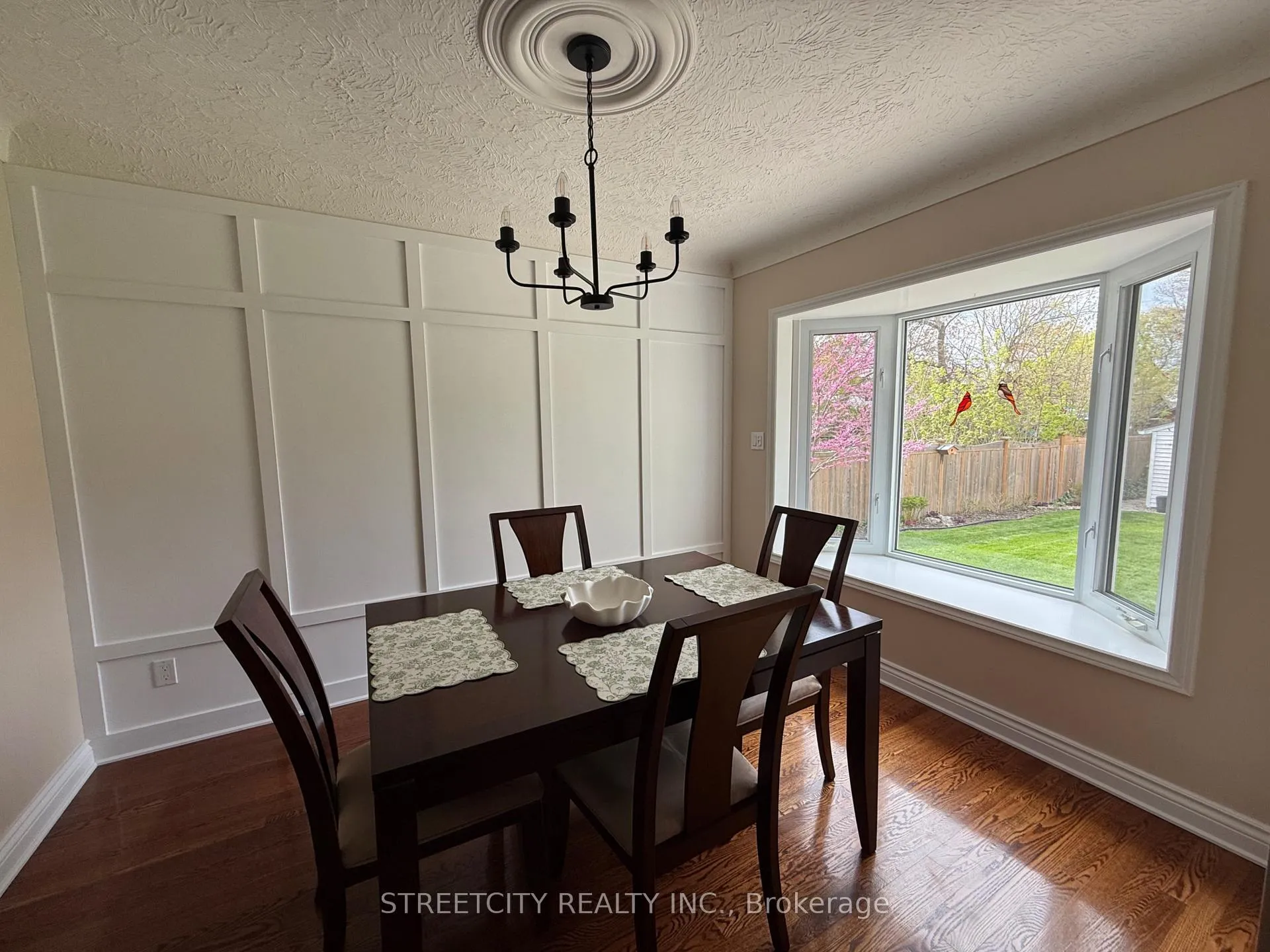 Photo 6 of 1044 Cathcart Boulevard, Sarnia — HOMEH