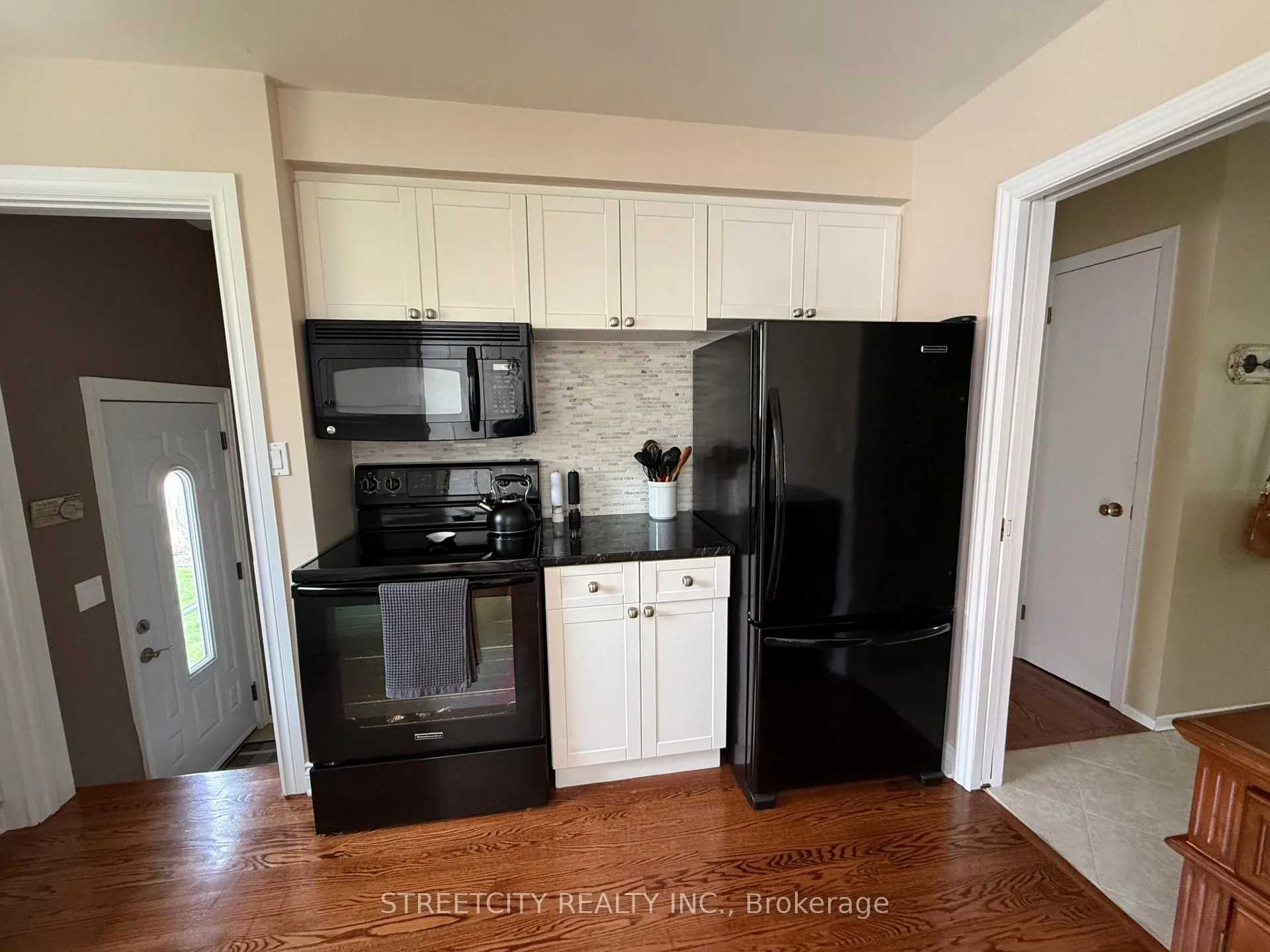 Photo 7 of 1044 Cathcart Boulevard, Sarnia — HOMEH