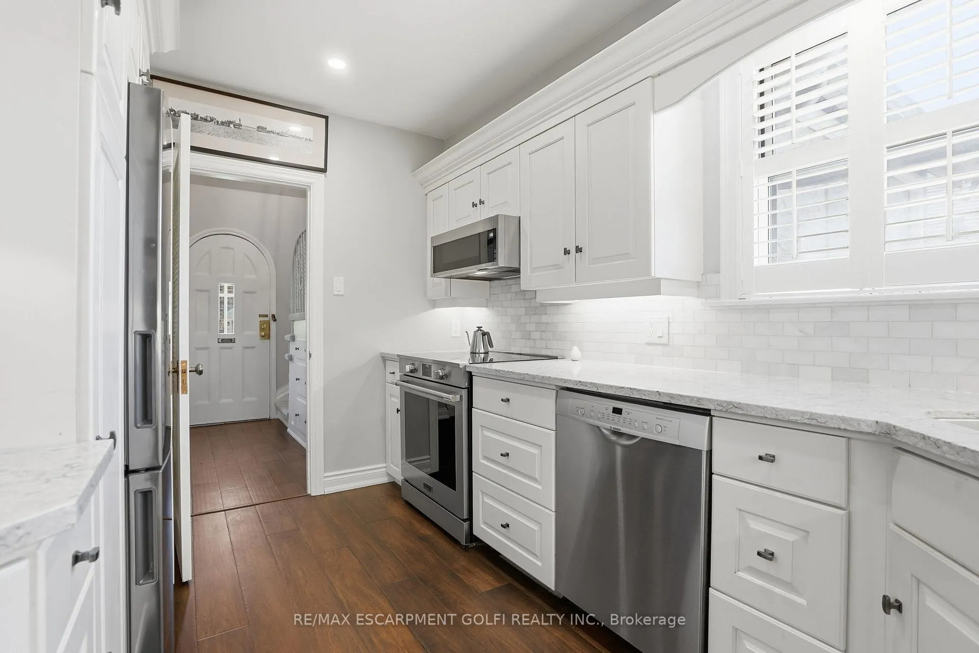 Photo 10 of 41 Queen Mary Drive, St. Catharines, Downtown — HOMEH