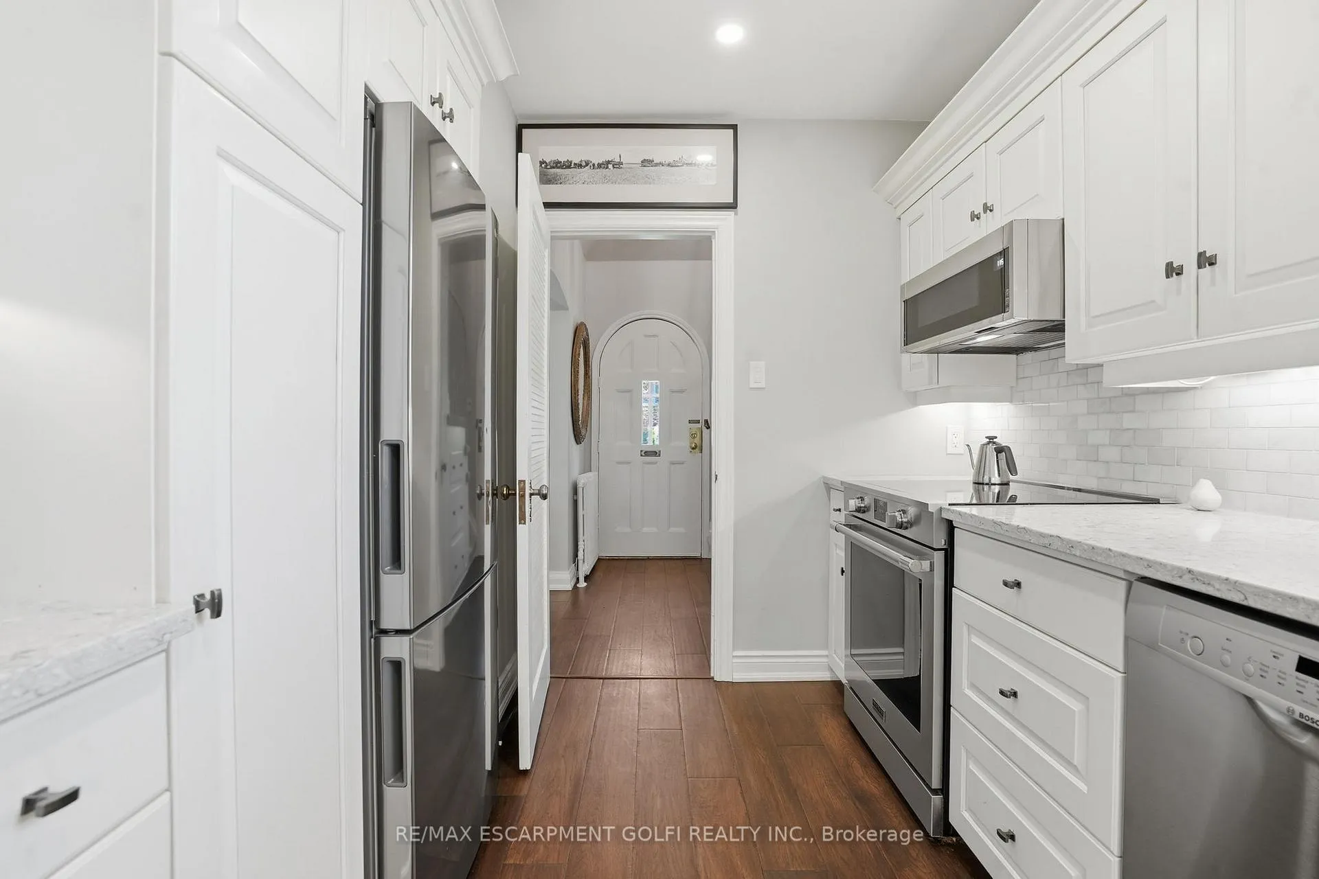 Photo 11 of 41 Queen Mary Drive, St. Catharines, Downtown — HOMEH
