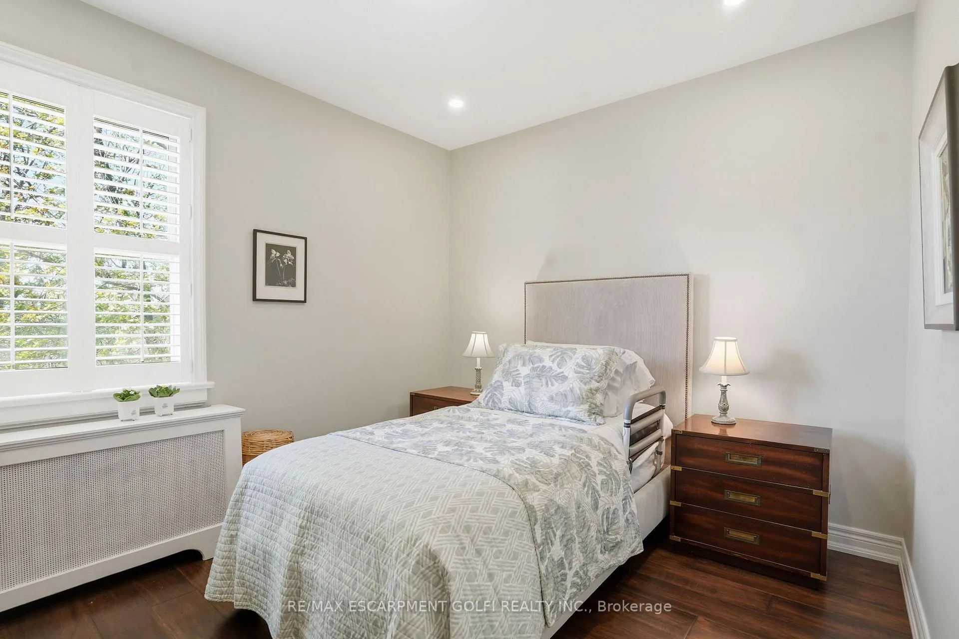 Photo 15 of 41 Queen Mary Drive, St. Catharines, Downtown — HOMEH