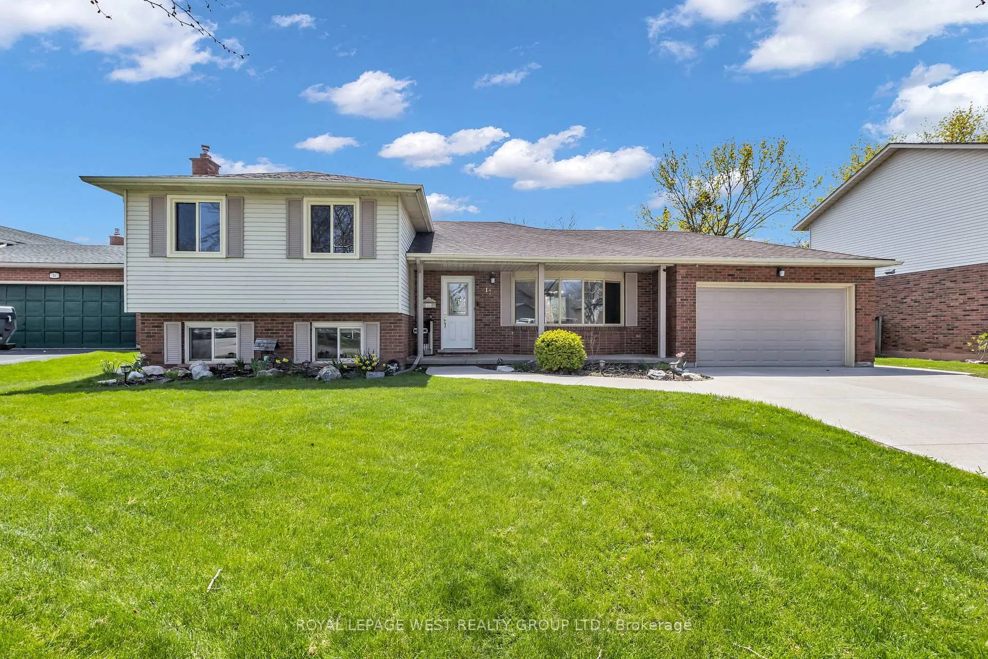 Photo 2 of 12 Banburry Crescent, Grimsby, Grimsby Beach — HOMEH