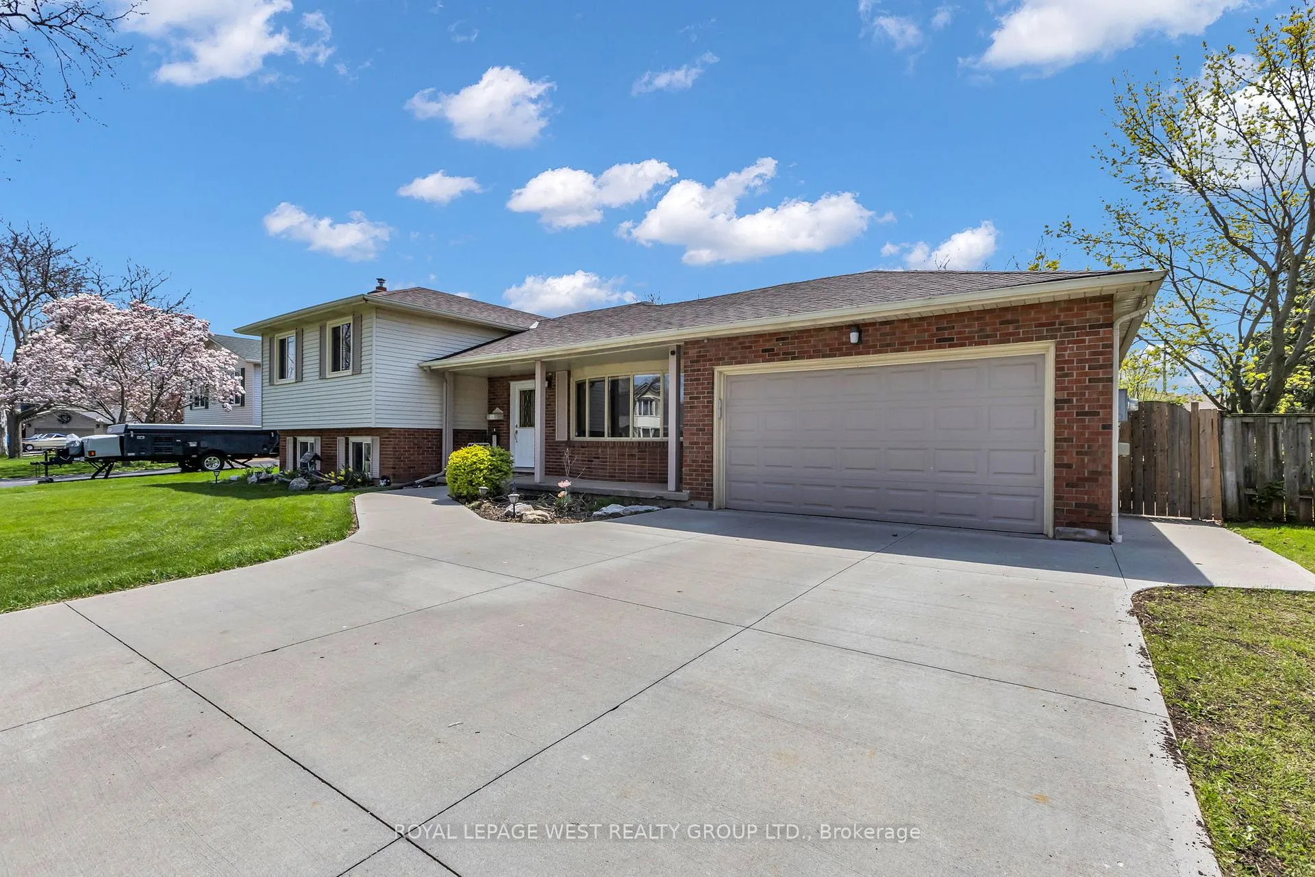 Photo 3 of 12 Banburry Crescent, Grimsby, Grimsby Beach — HOMEH