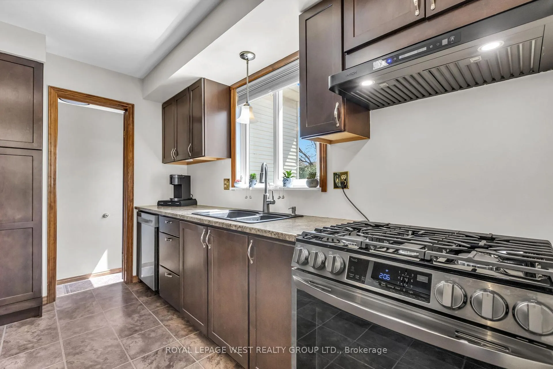 Photo 8 of 12 Banburry Crescent, Grimsby, Grimsby Beach — HOMEH