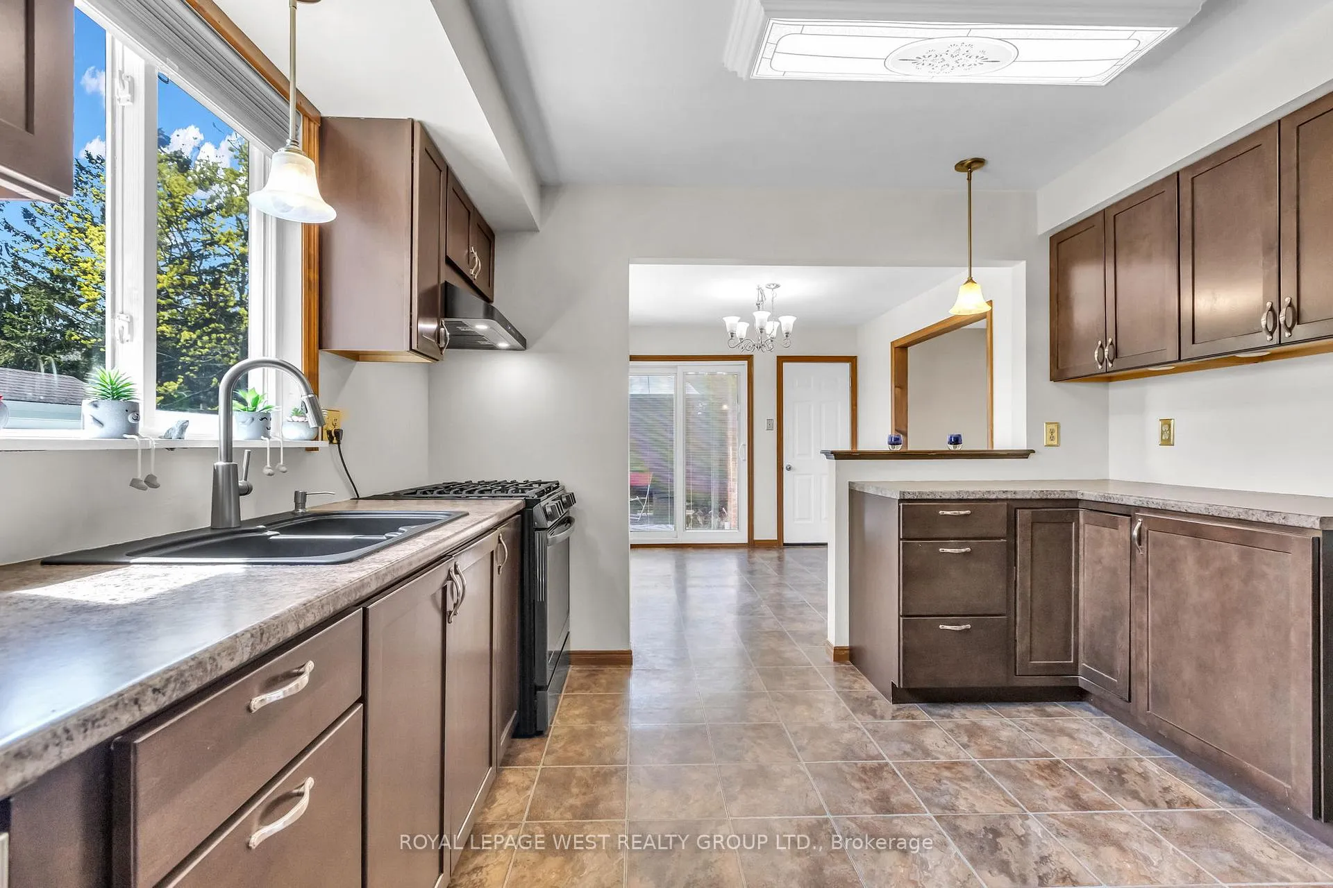 Photo 13 of 12 Banburry Crescent, Grimsby, Grimsby Beach — HOMEH