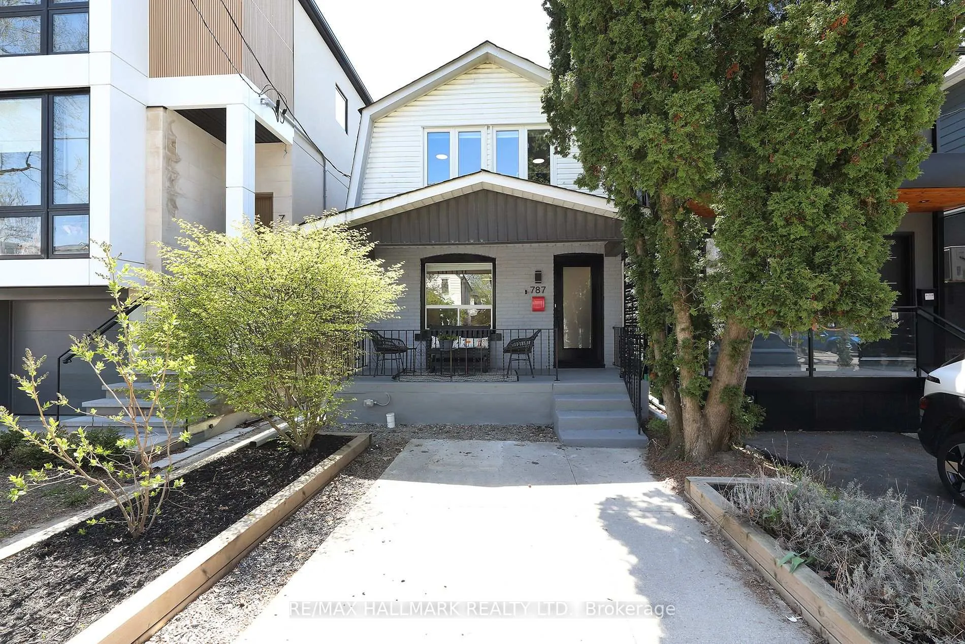 Front of 787 Sammon Avenue