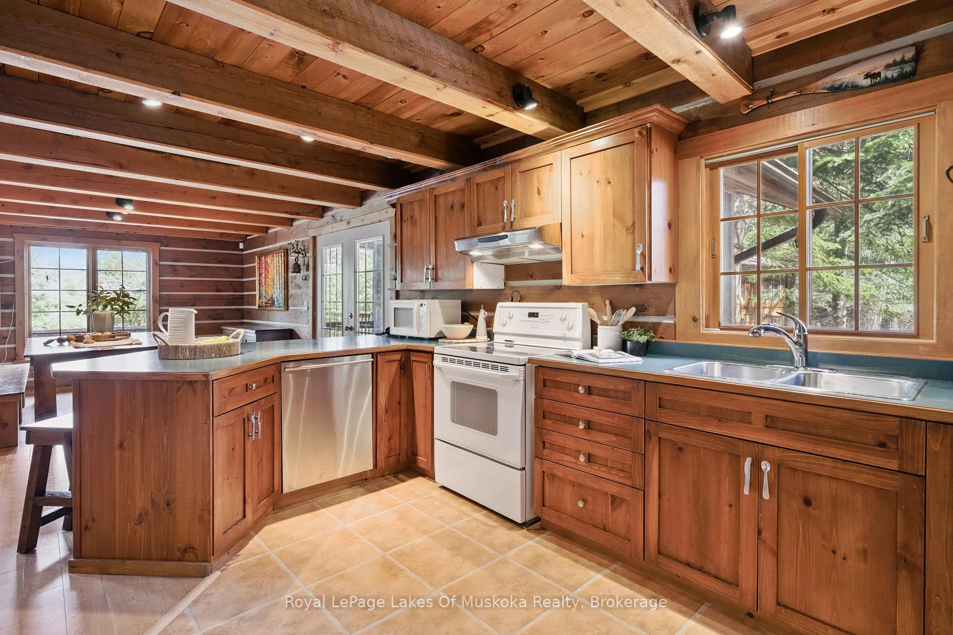Photo 11 of 1004 McFadden Drive, Algonquin Highlands, McClintock — HOMEH