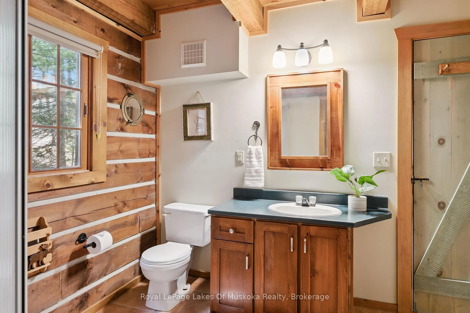 Photo 13 of 1004 McFadden Drive, Algonquin Highlands, McClintock — HOMEH
