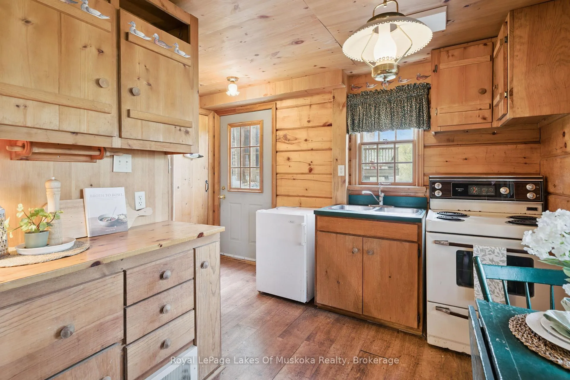 Photo 25 of 1004 McFadden Drive, Algonquin Highlands, McClintock — HOMEH