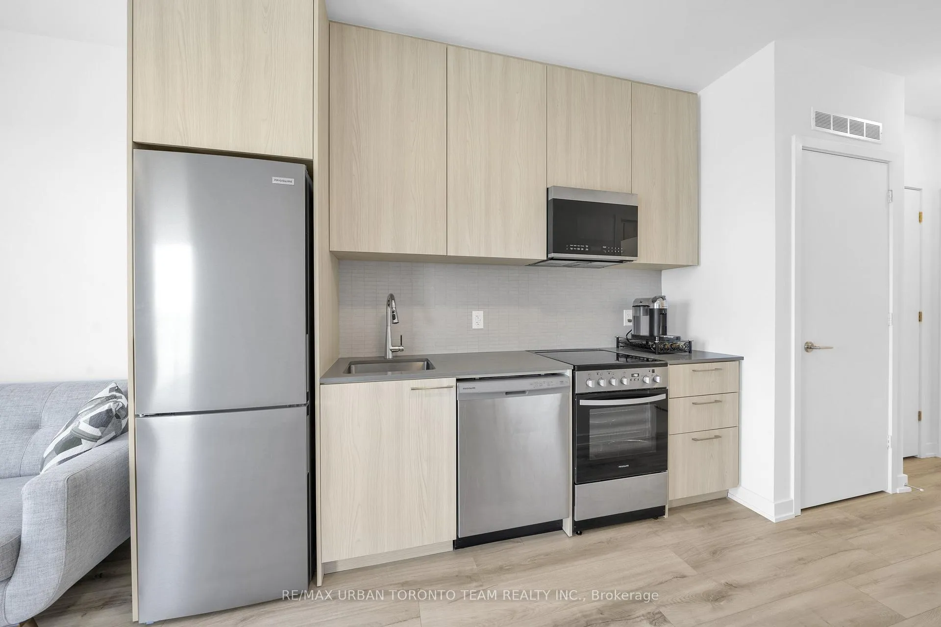 Photo 4 of Unit 820, 7439 Kingston Road, Scarborough, Rouge — HOMEH