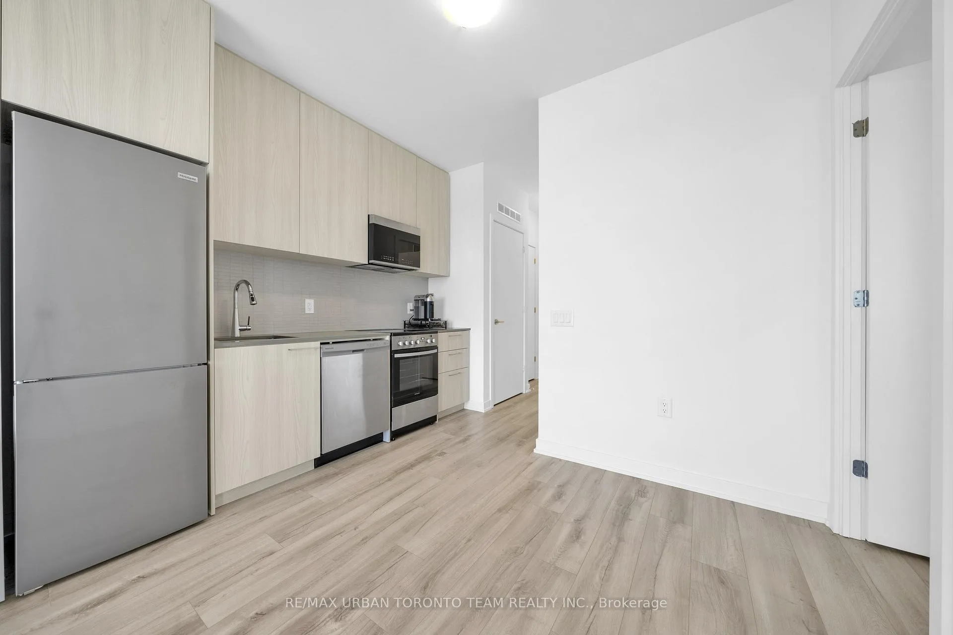 Photo 7 of Unit 820, 7439 Kingston Road, Scarborough, Rouge — HOMEH