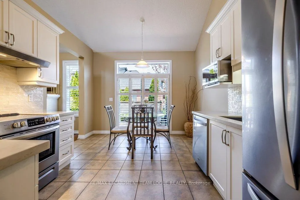 Photo 8 of Unit 21, 2165 Itabashi Way, Burlington, Tansley — HOMEH