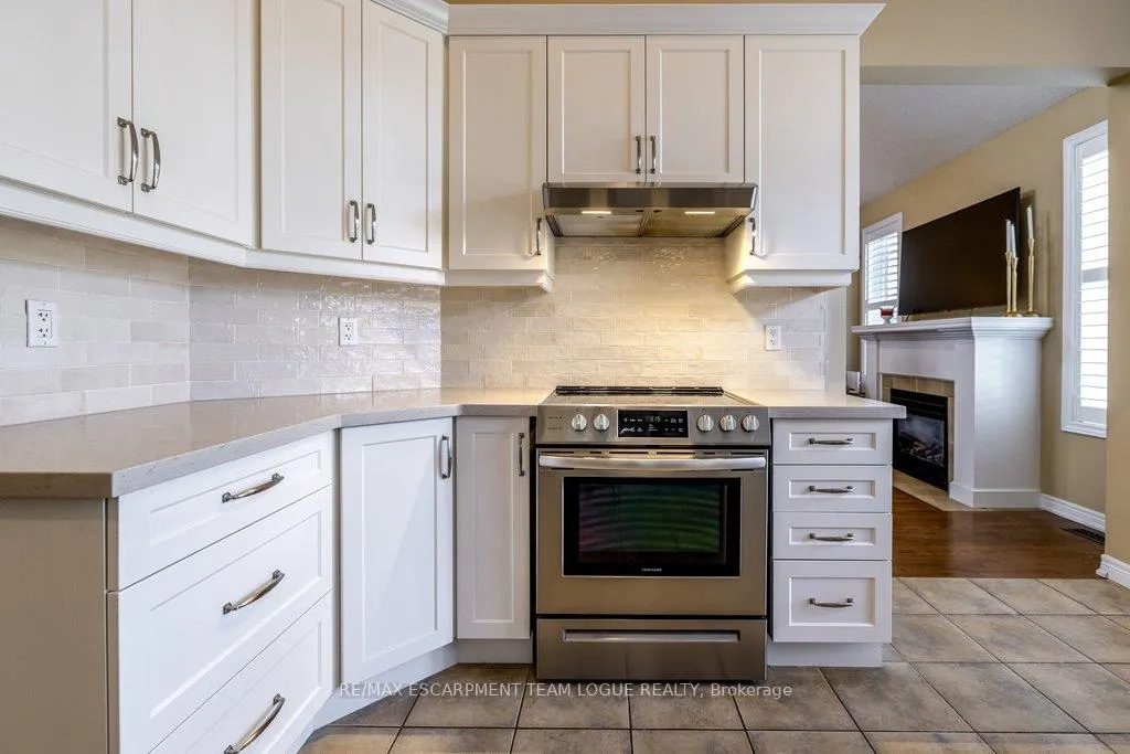 Photo 10 of Unit 21, 2165 Itabashi Way, Burlington, Tansley — HOMEH