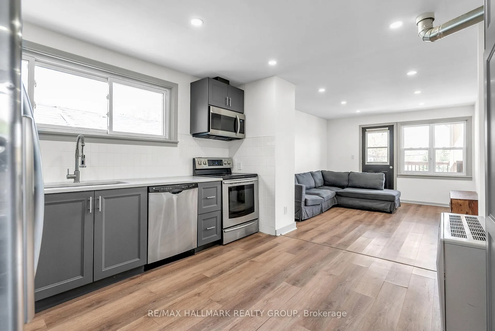 Photo 4 of 334-336 Eleventh Street E, Cornwall — HOMEH