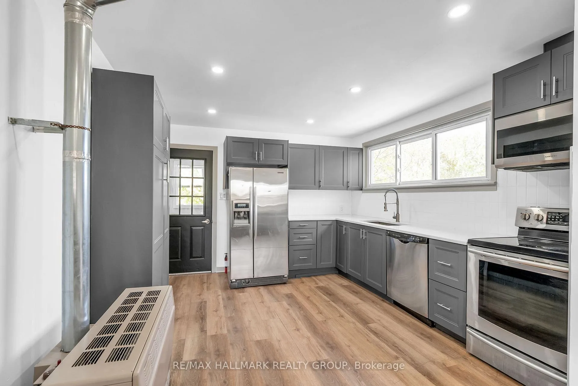 Photo 6 of 334-336 Eleventh Street E, Cornwall — HOMEH