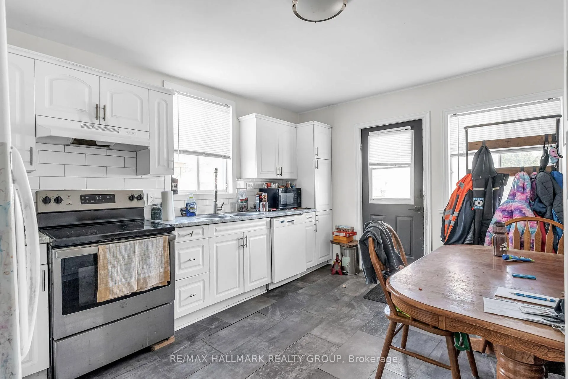 Photo 20 of 334-336 Eleventh Street E, Cornwall — HOMEH