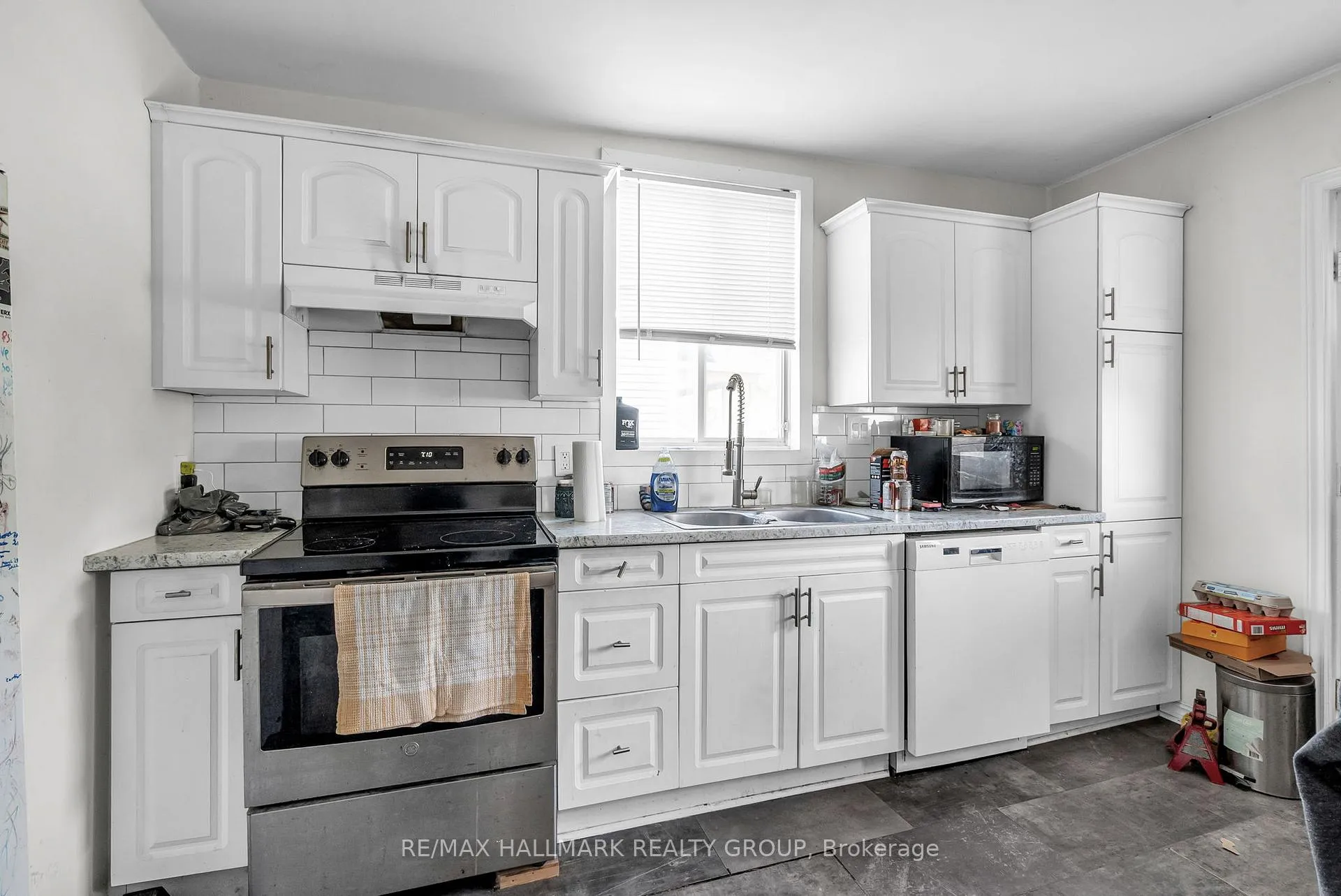 Photo 21 of 334-336 Eleventh Street E, Cornwall — HOMEH