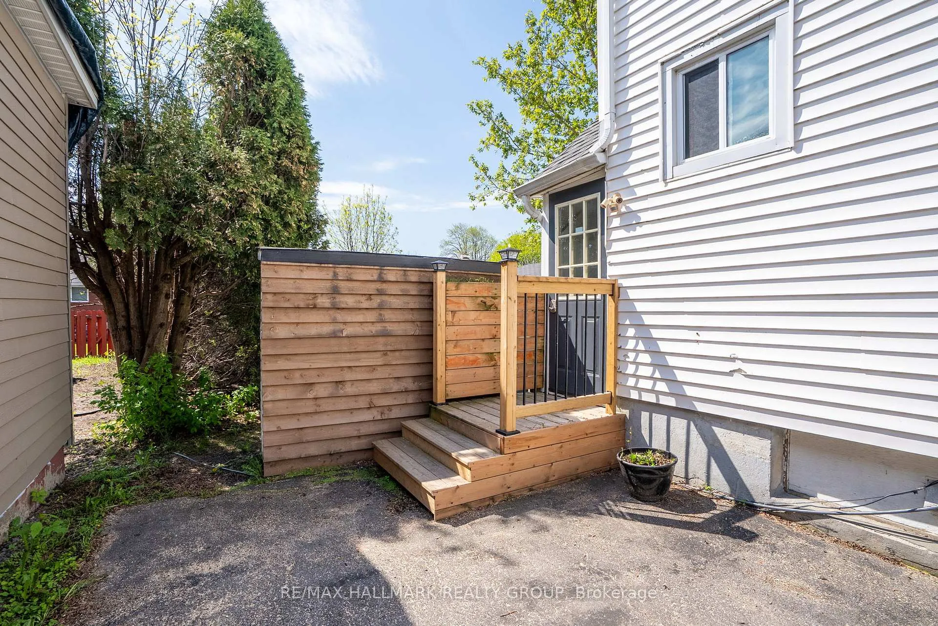 Photo 25 of 334-336 Eleventh Street E, Cornwall — HOMEH
