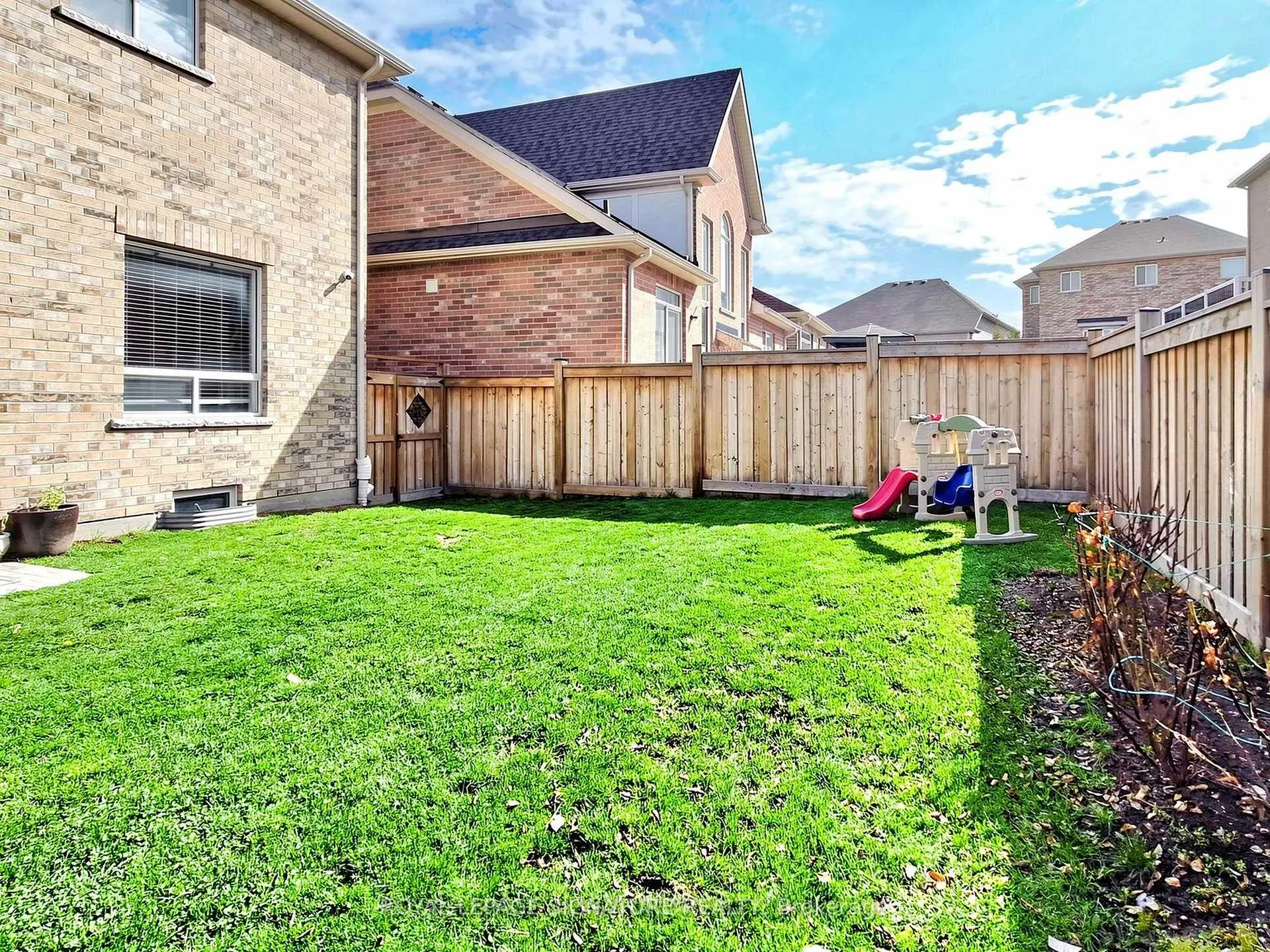 Photo 37 of 7 Kingknoll Crescent, Georgina, Keswick South — HOMEH