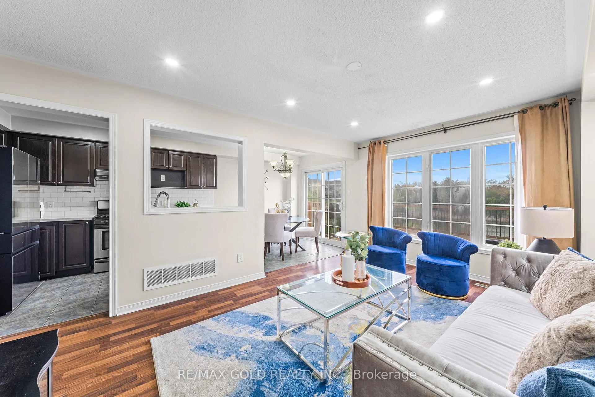 Photo 11 of 32 Bay Breeze Drive, Brampton, Sandringham-Wellington — HOMEH