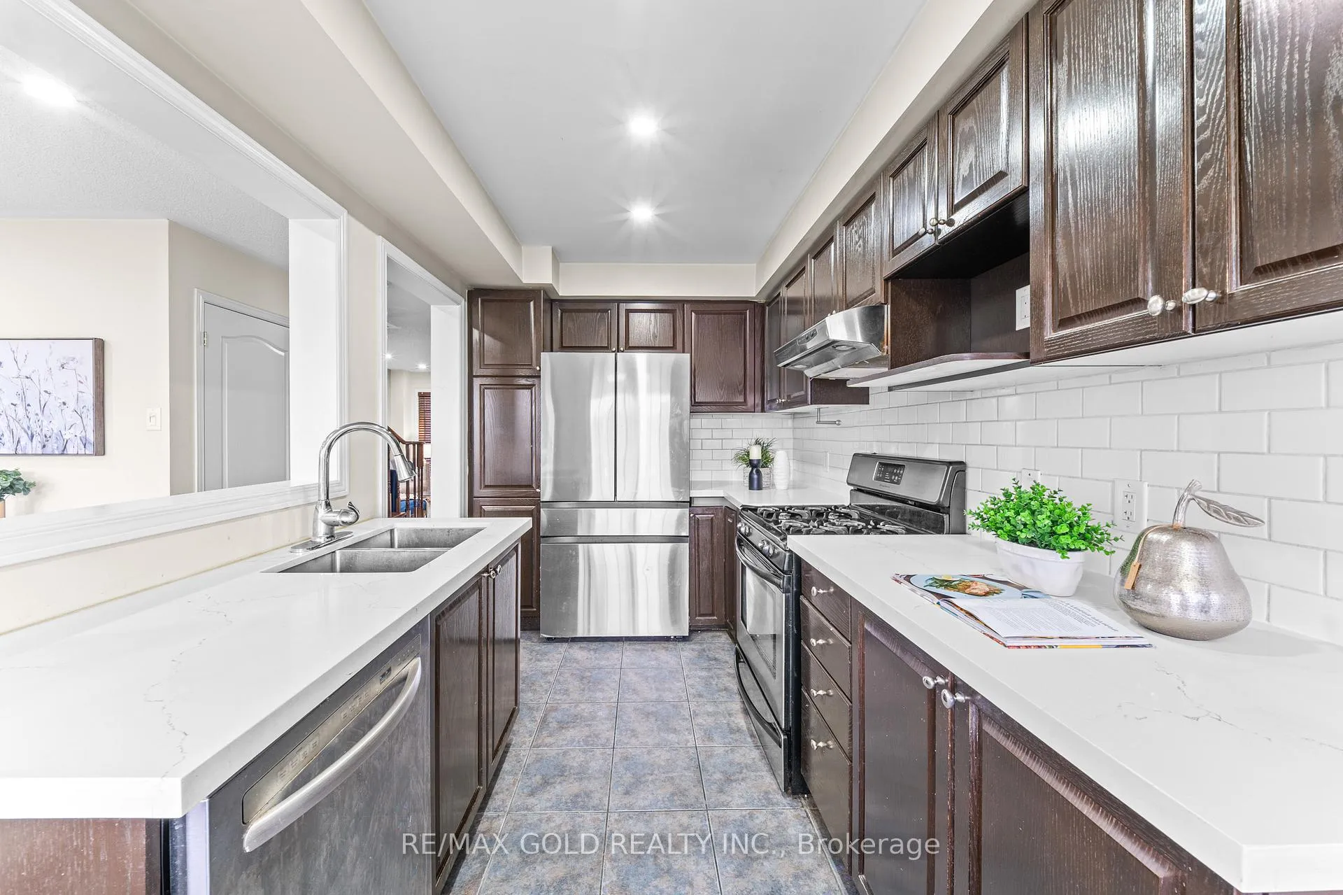 Photo 12 of 32 Bay Breeze Drive, Brampton, Sandringham-Wellington — HOMEH