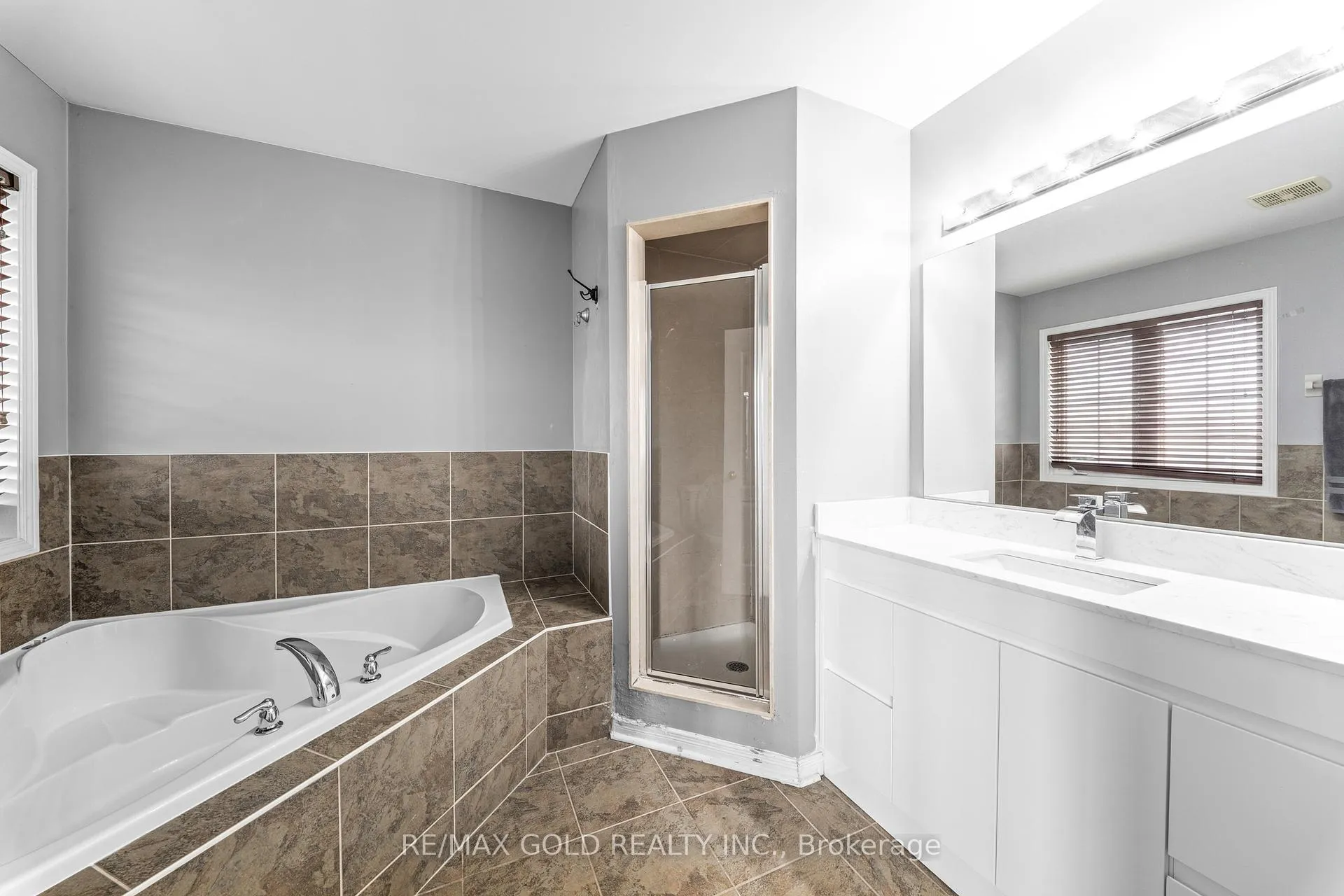 Photo 28 of 32 Bay Breeze Drive, Brampton, Sandringham-Wellington — HOMEH