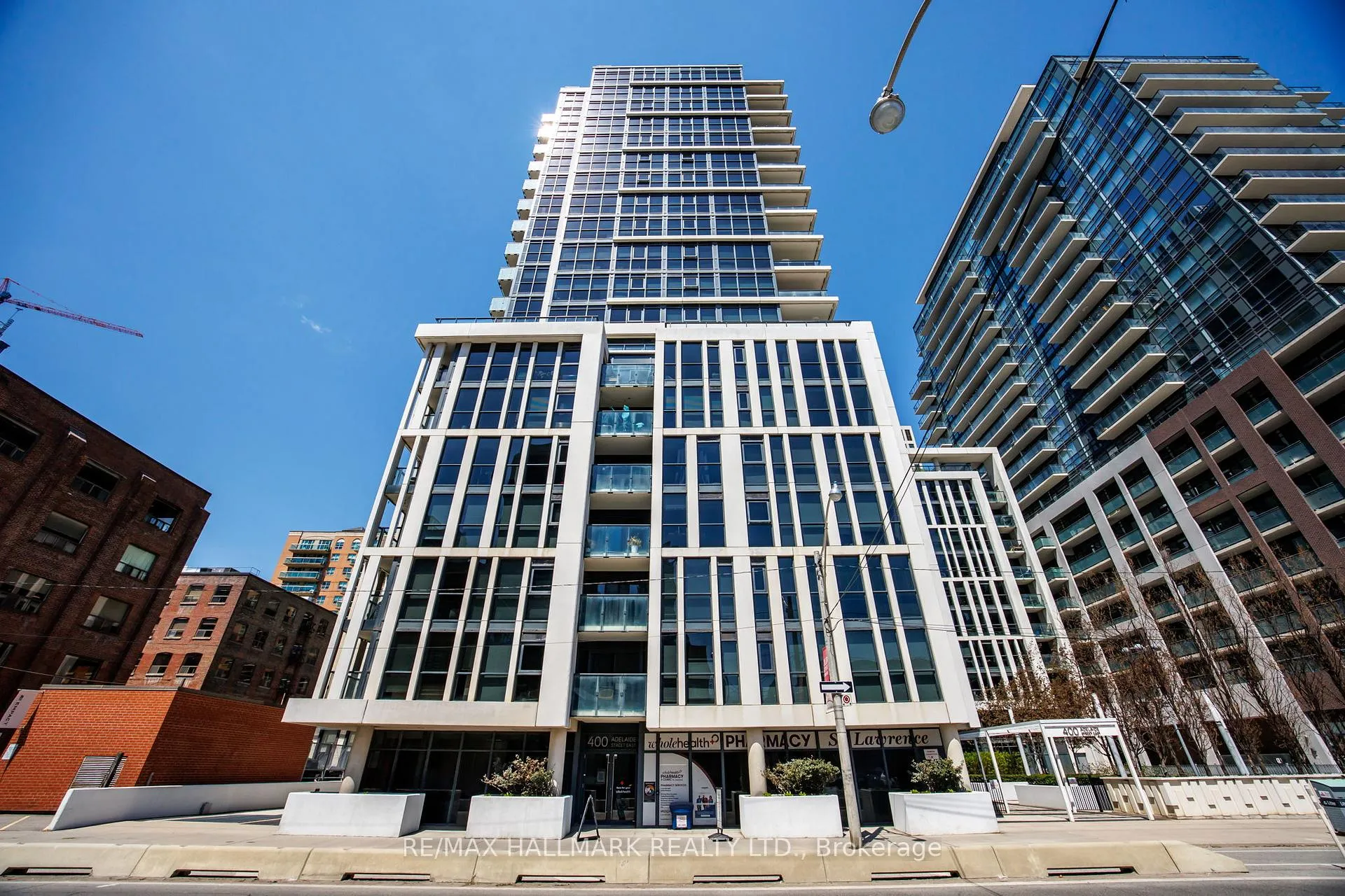 Front of Unit 502, 400 Adelaide Street E