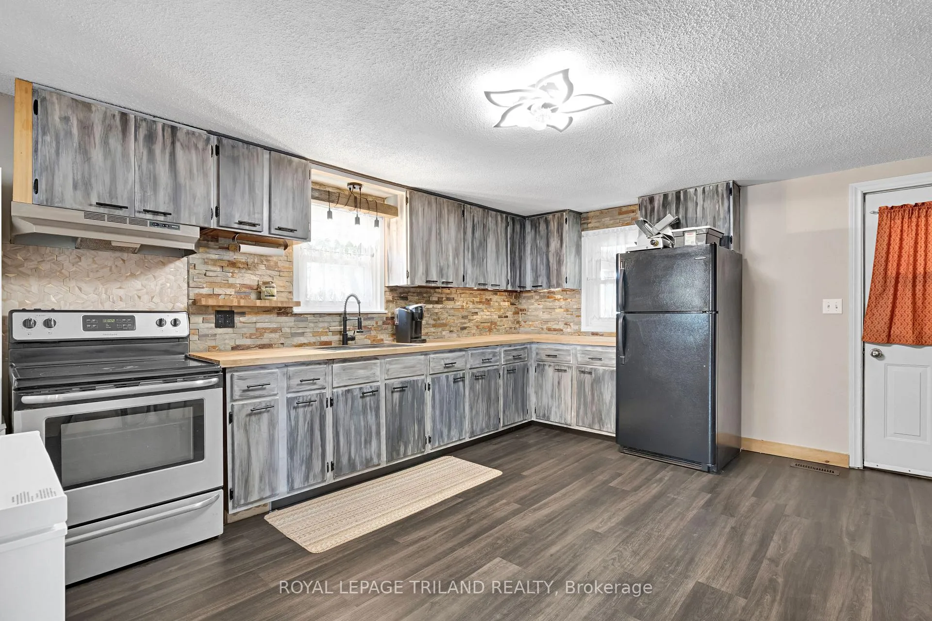 Photo 5 of 20236 Marsh Line, West Elgin, Rural West Elgin — HOMEH