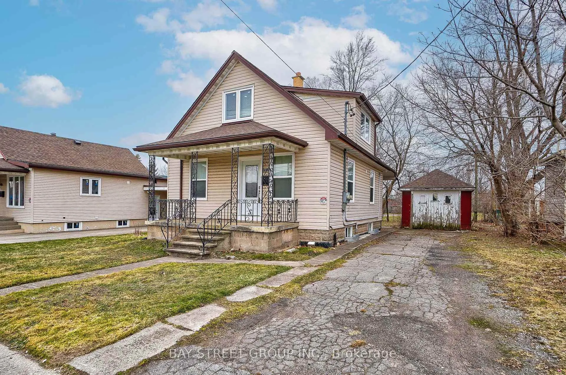 Photo 2 of 5241 Kitchener Street, Niagara Falls, Clifton Hill — HOMEH