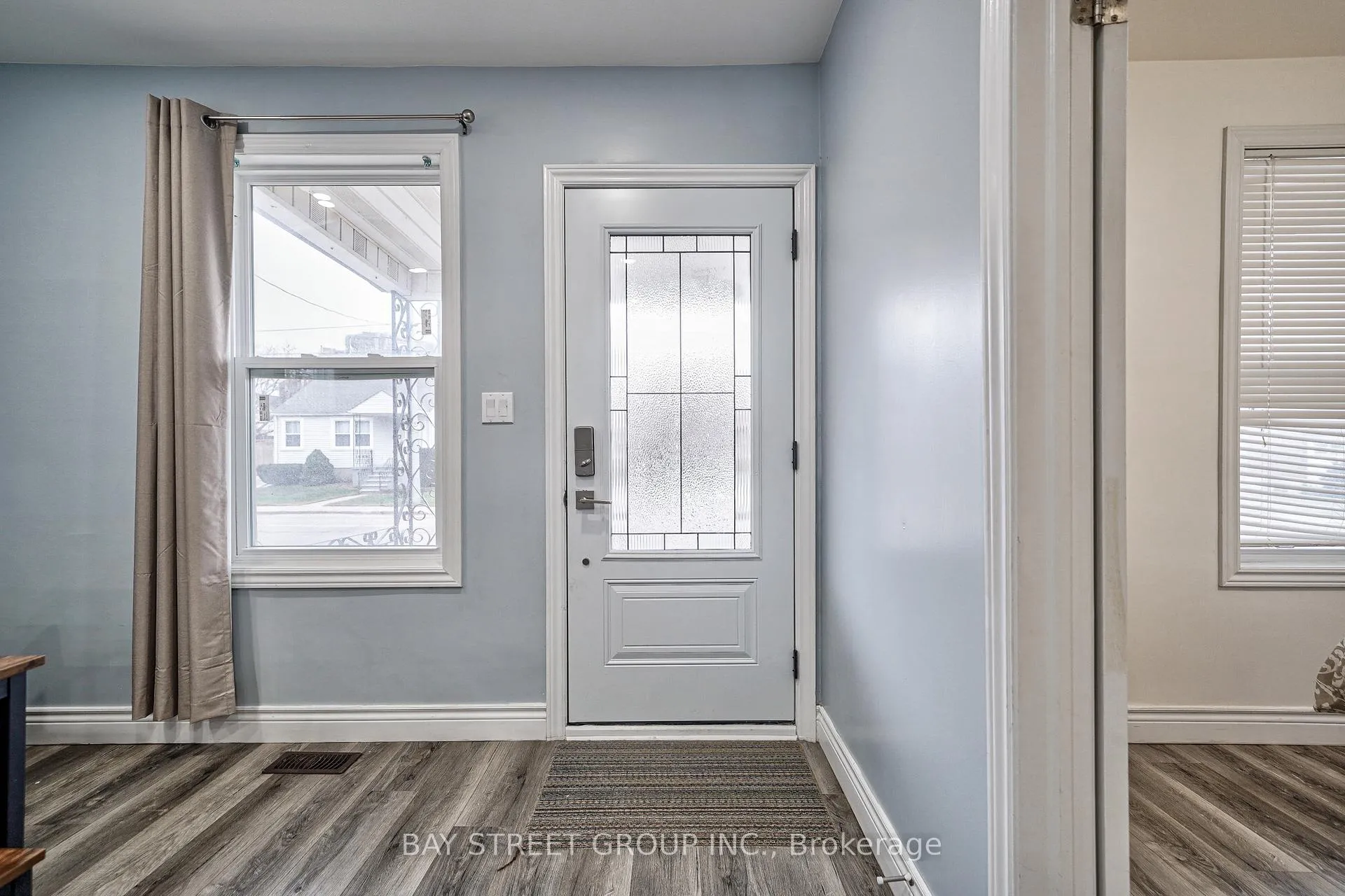 Photo 3 of 5241 Kitchener Street, Niagara Falls, Clifton Hill — HOMEH