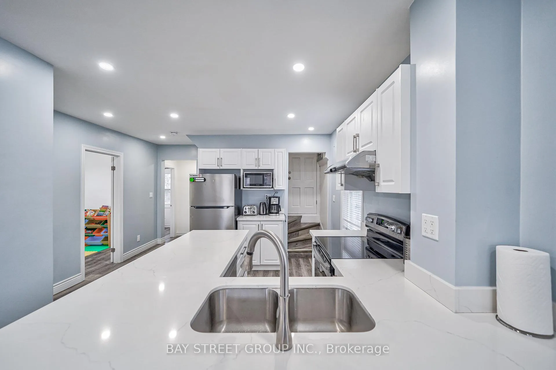 Photo 8 of 5241 Kitchener Street, Niagara Falls, Clifton Hill — HOMEH