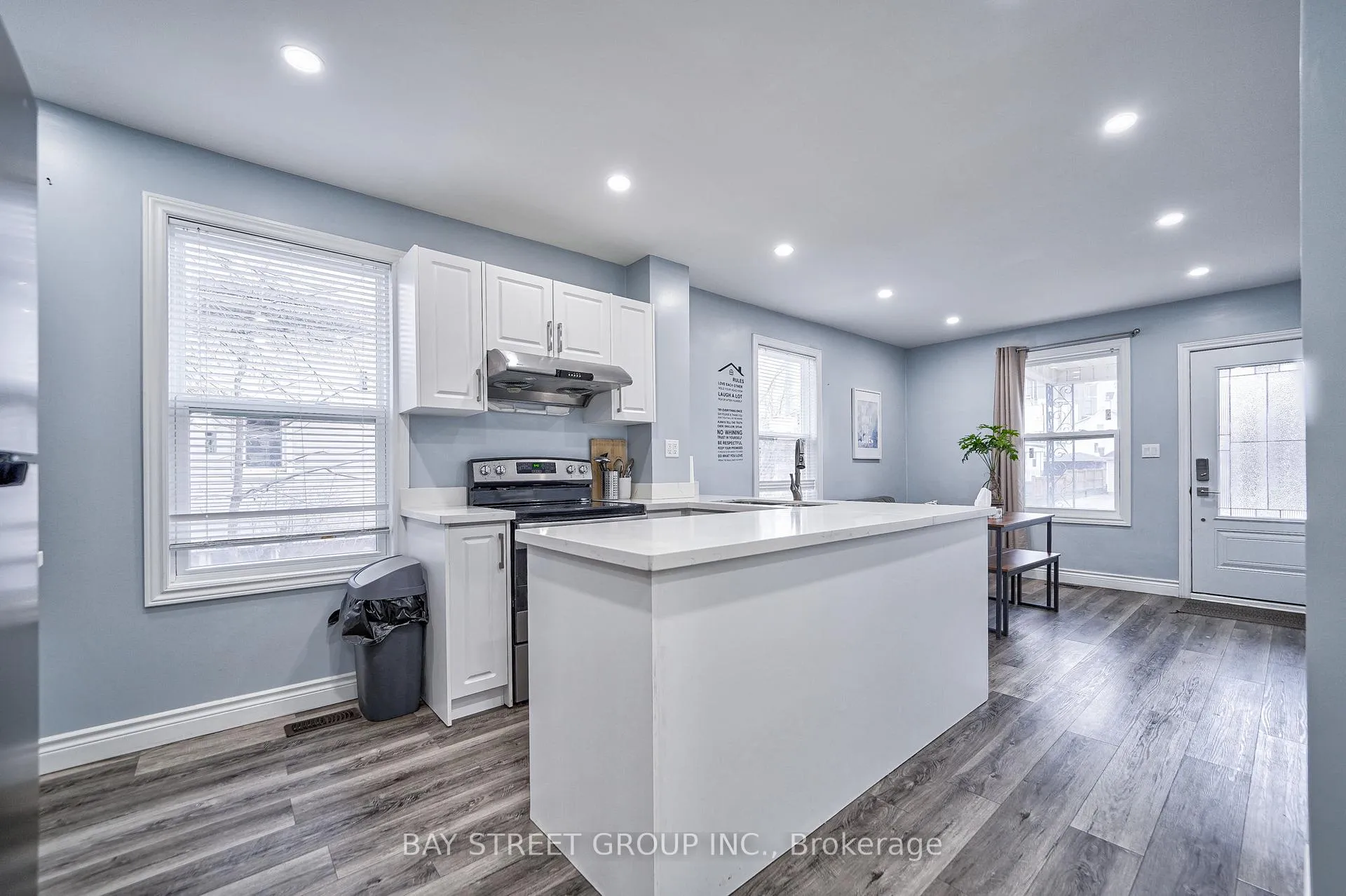 Photo 10 of 5241 Kitchener Street, Niagara Falls, Clifton Hill — HOMEH