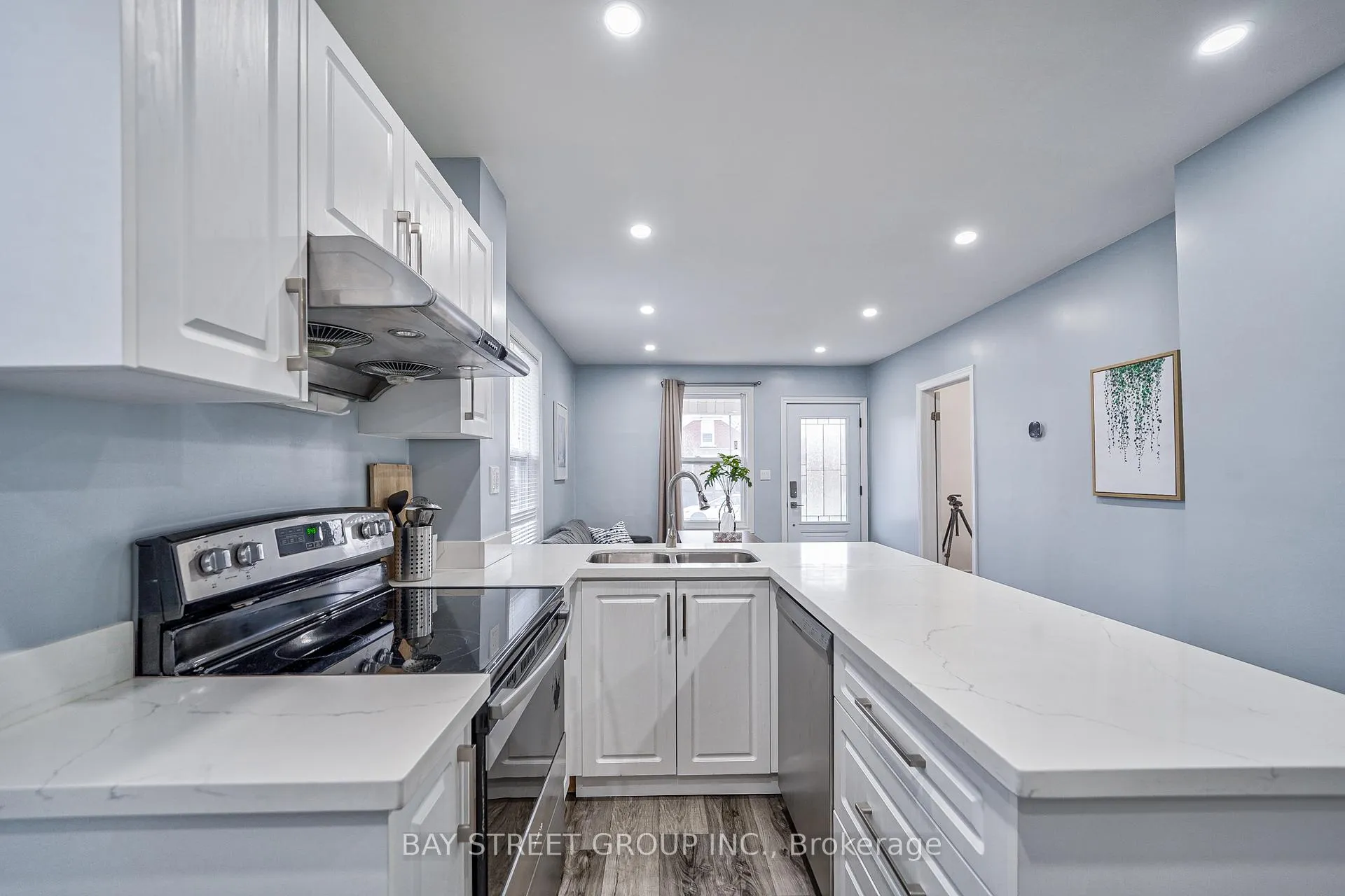 Photo 11 of 5241 Kitchener Street, Niagara Falls, Clifton Hill — HOMEH