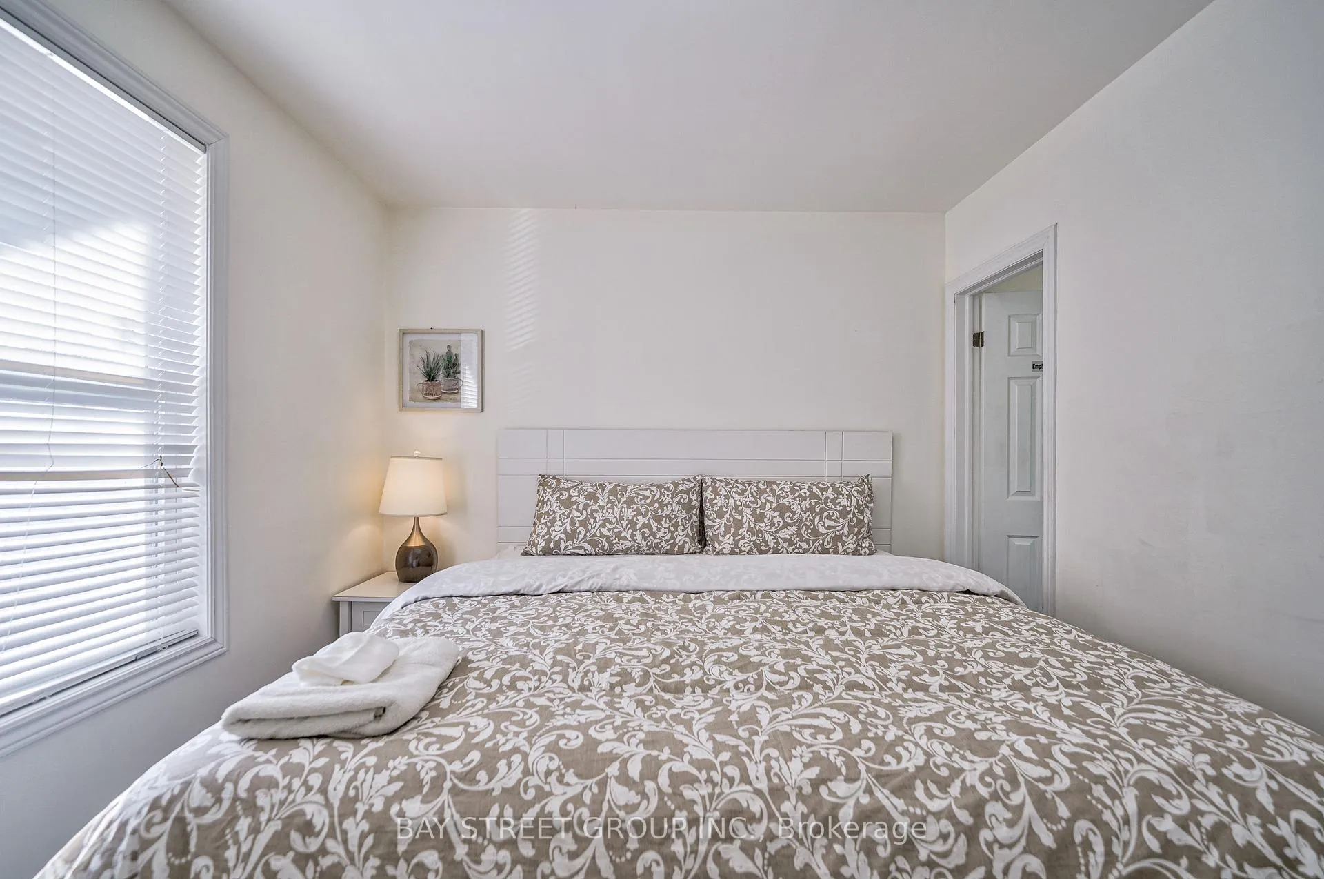 Photo 13 of 5241 Kitchener Street, Niagara Falls, Clifton Hill — HOMEH
