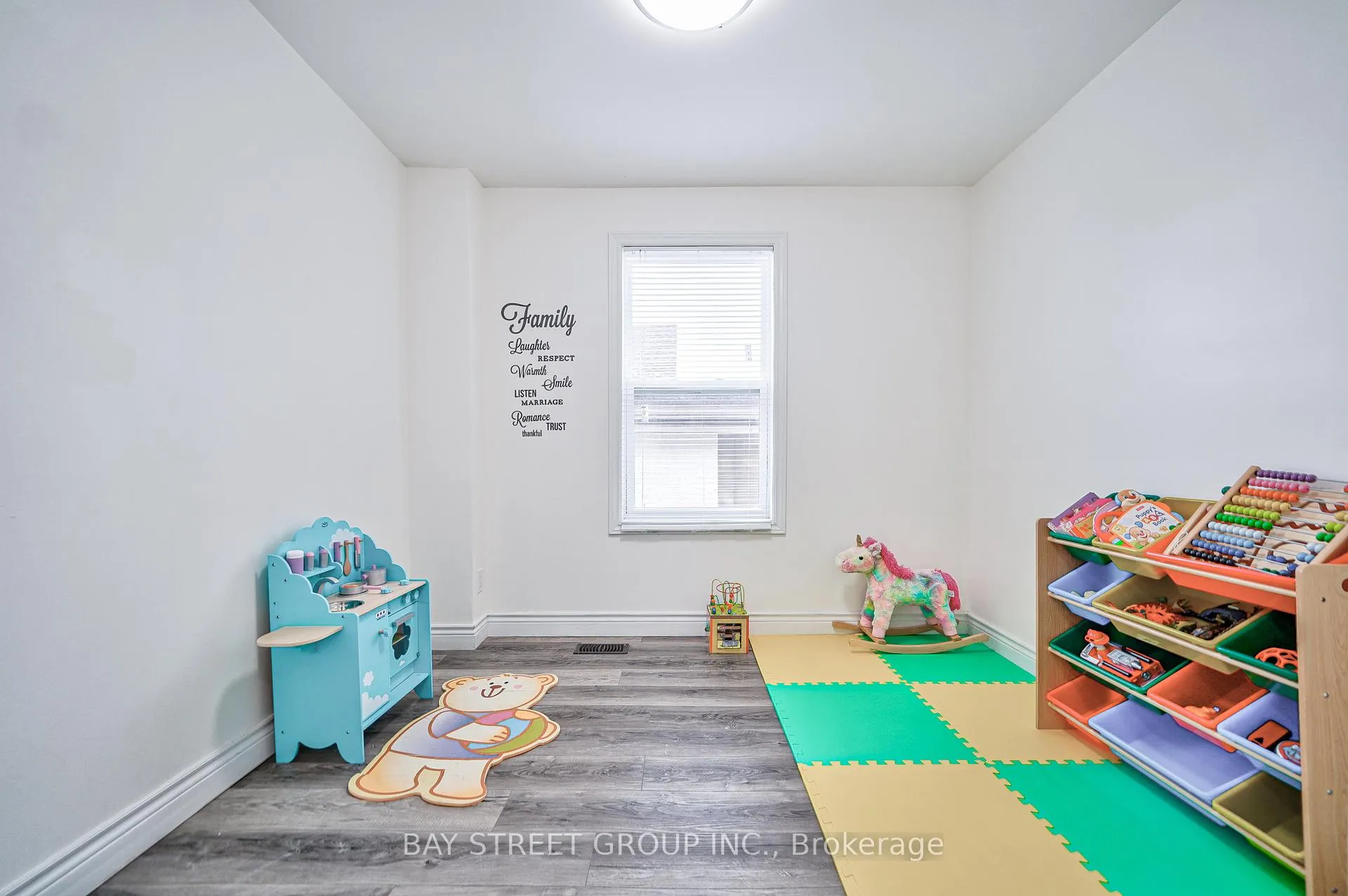 Photo 18 of 5241 Kitchener Street, Niagara Falls, Clifton Hill — HOMEH