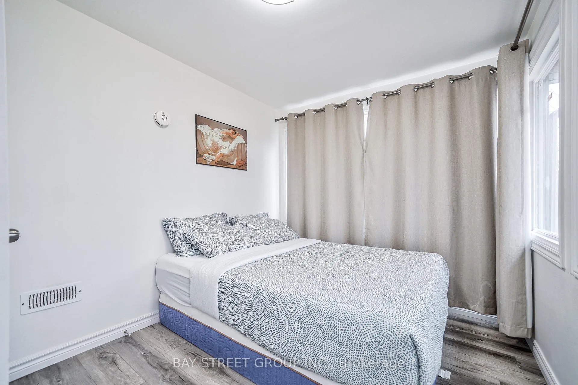 Photo 26 of 5241 Kitchener Street, Niagara Falls, Clifton Hill — HOMEH