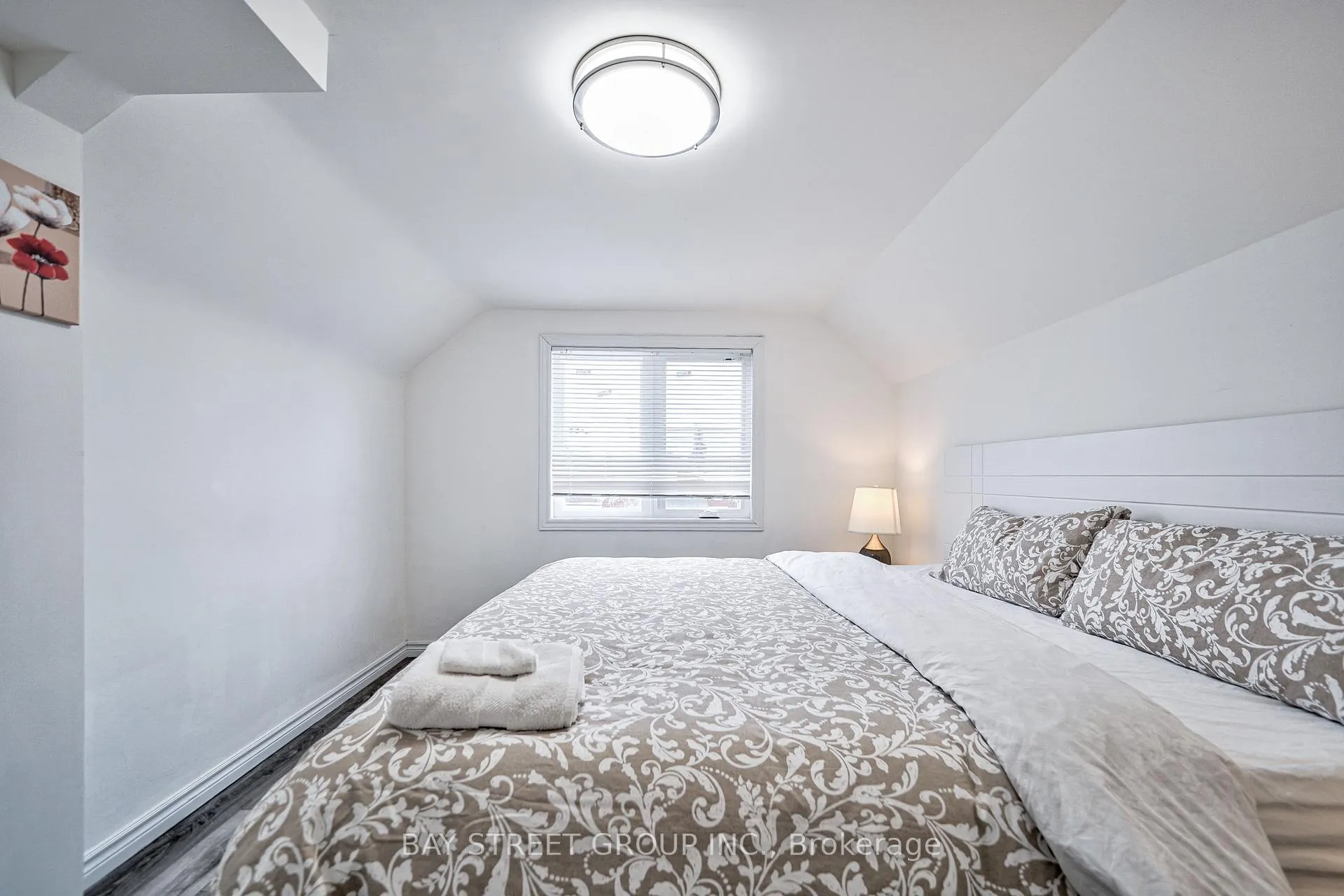 Photo 36 of 5241 Kitchener Street, Niagara Falls, Clifton Hill — HOMEH