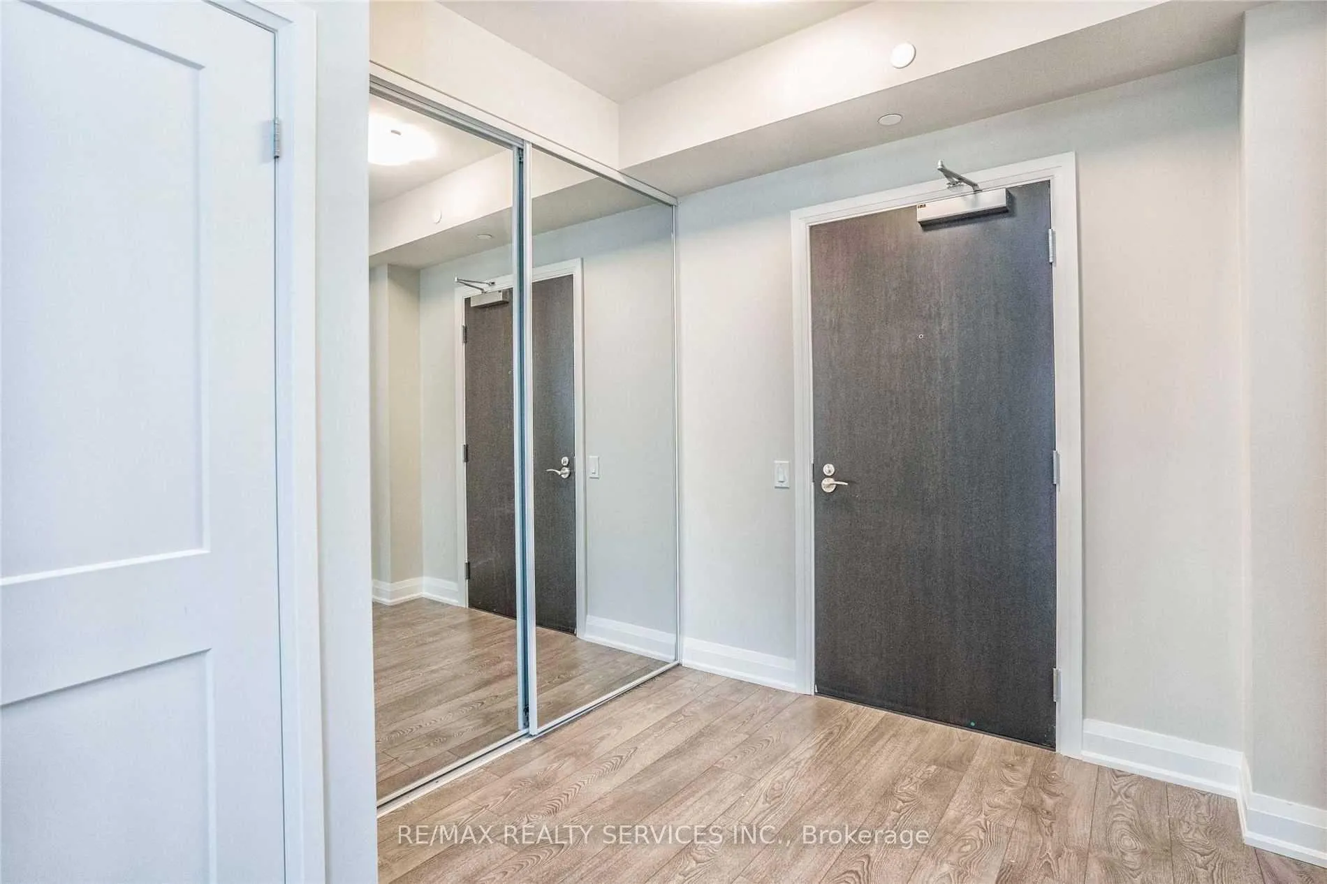 Photo 2 of Unit 2002, 15 Lynch Street, Brampton, Downtown Brampton — HOMEH