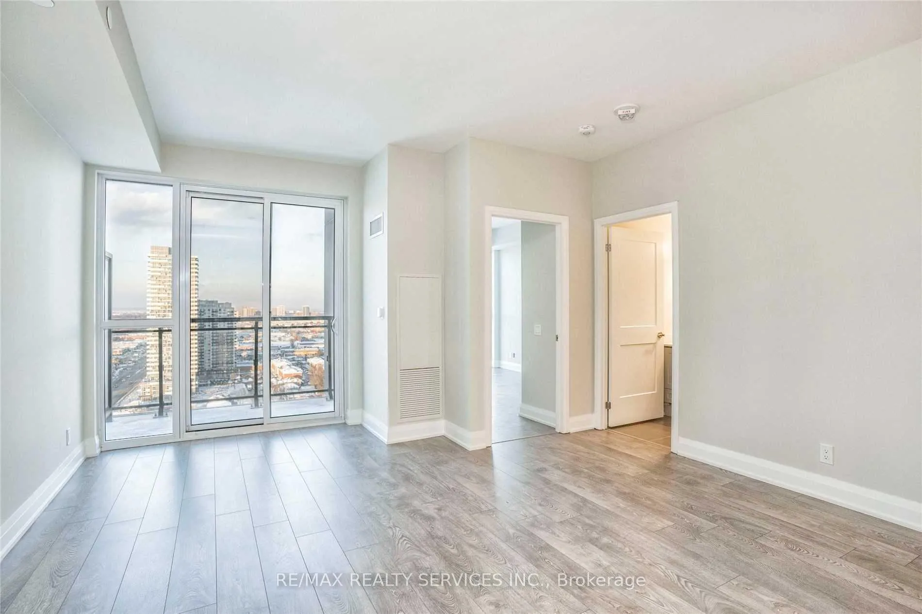 Photo 5 of Unit 2002, 15 Lynch Street, Brampton, Downtown Brampton — HOMEH