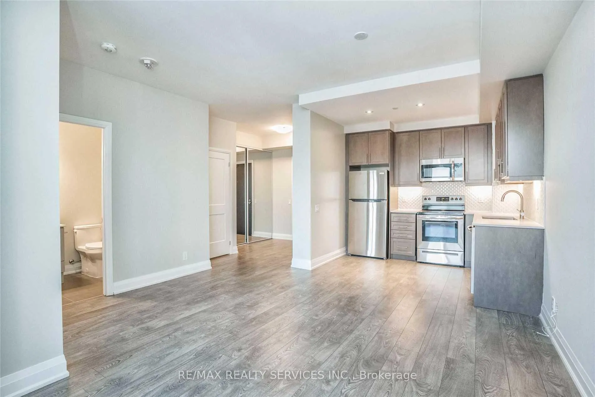 Photo 7 of Unit 2002, 15 Lynch Street, Brampton, Downtown Brampton — HOMEH