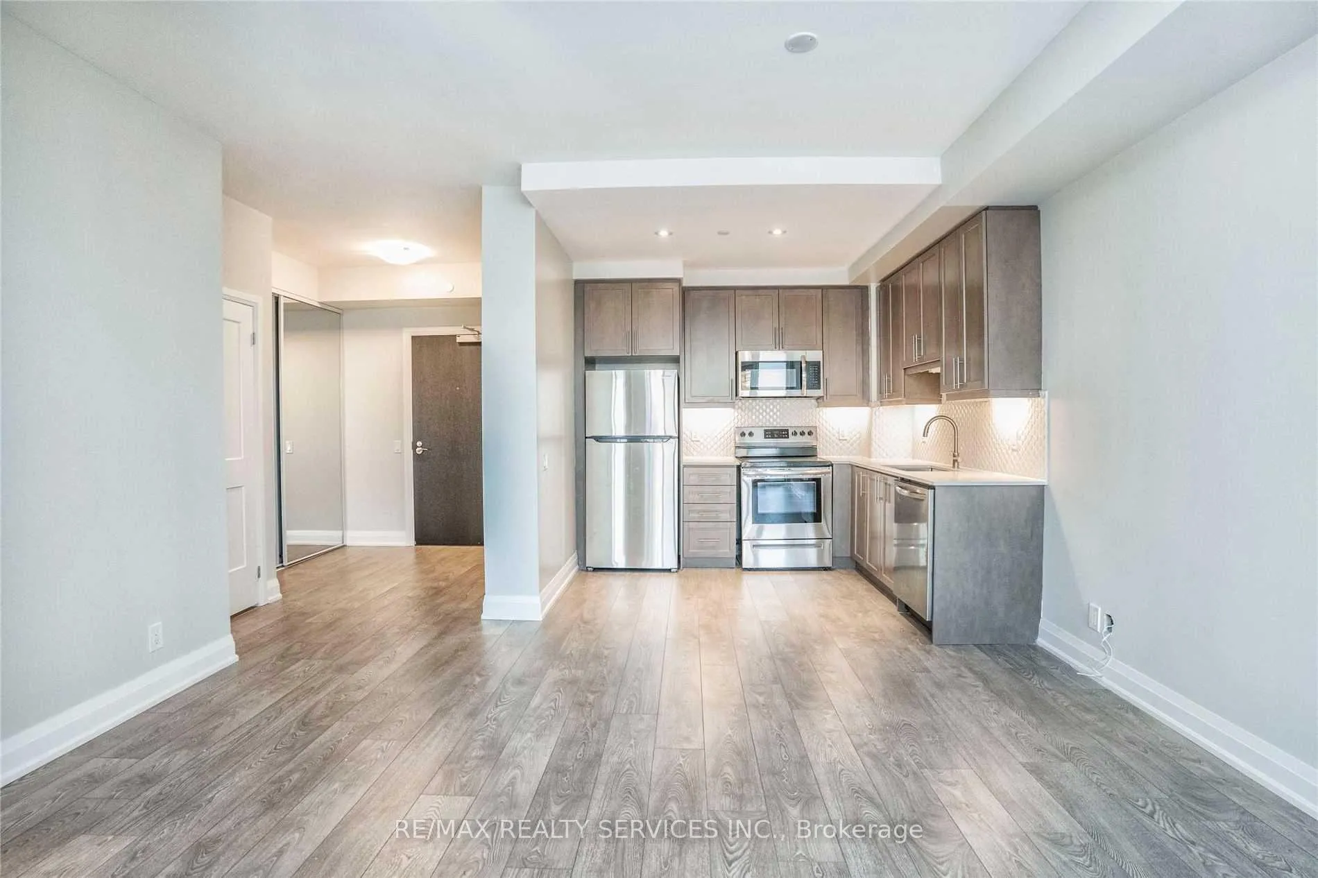 Photo 8 of Unit 2002, 15 Lynch Street, Brampton, Downtown Brampton — HOMEH