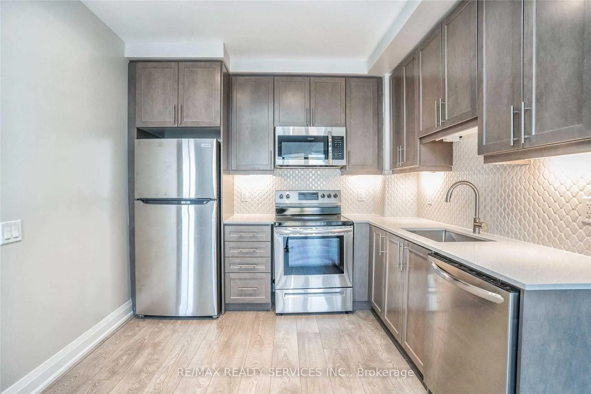 Photo 9 of Unit 2002, 15 Lynch Street, Brampton, Downtown Brampton — HOMEH
